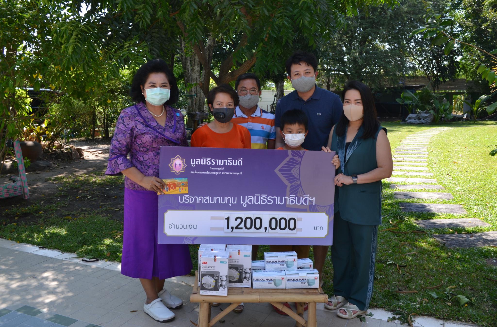คุณพรพรรณ อ่อนอรรถ และครอบครัว มอบเงินบริจาคเงินแก่มูลนิธิรามาธิบดีฯ ช่วยเหลือผู้ป่วย COVID-19 คุณพรพรรณ อ่อนอรรถ และครอบครัว มอบเงินบริจาคเงินแก่มูลนิธิรามาธิบดีฯ ช่วยเหลือผู้ป่วย COVID-19