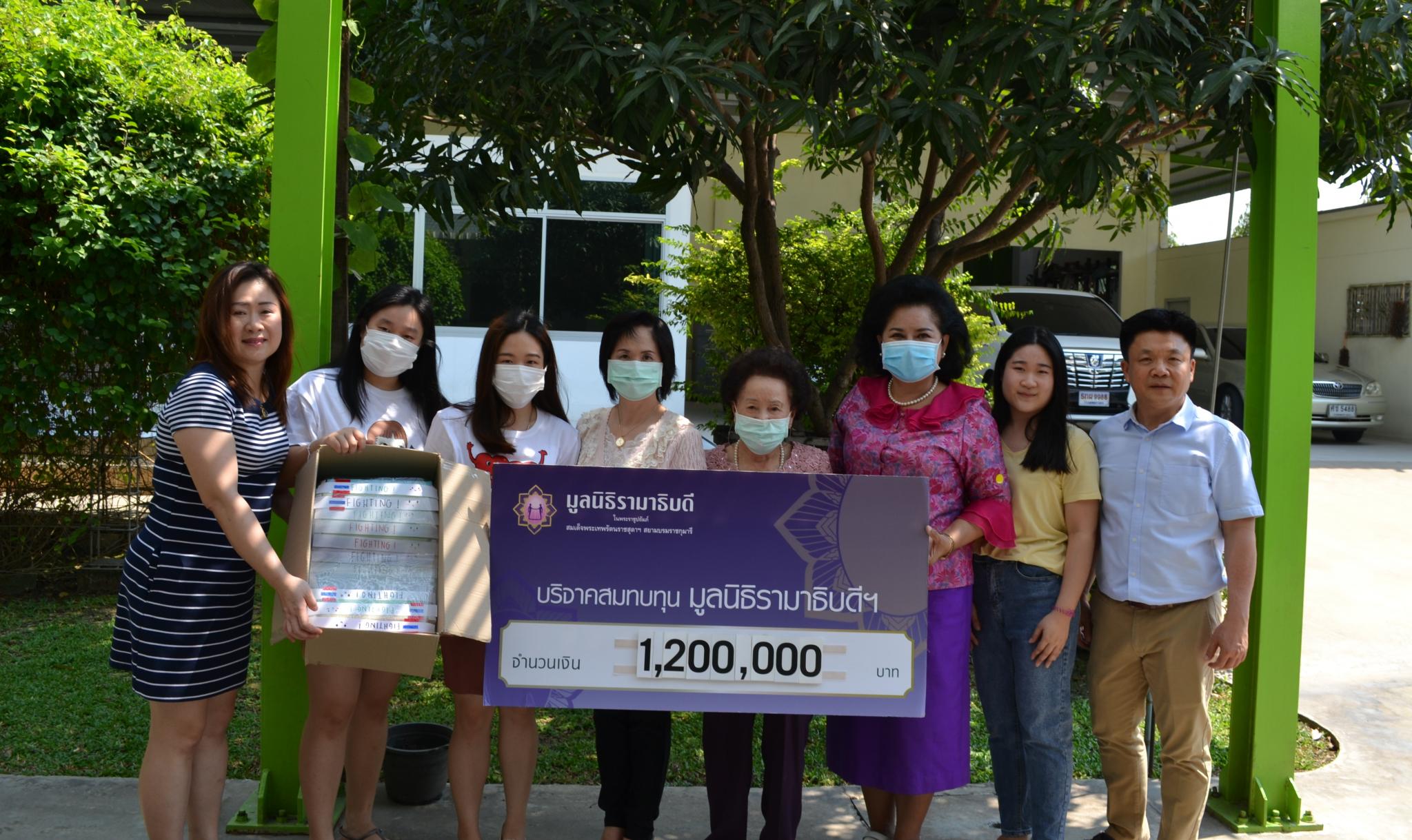 คุณวารี ศุภนิมิตวาสนา และครอบครัว มอบเงินบริจาคเงินแก่มูลนิธิรามาธิบดีฯ ช่วยเหลือผู้ป่วย COVID-19 คุณวารี ศุภนิมิตวาสนา และครอบครัว มอบเงินบริจาคเงินแก่มูลนิธิรามาธิบดีฯ ช่วยเหลือผู้ป่วย COVID-19