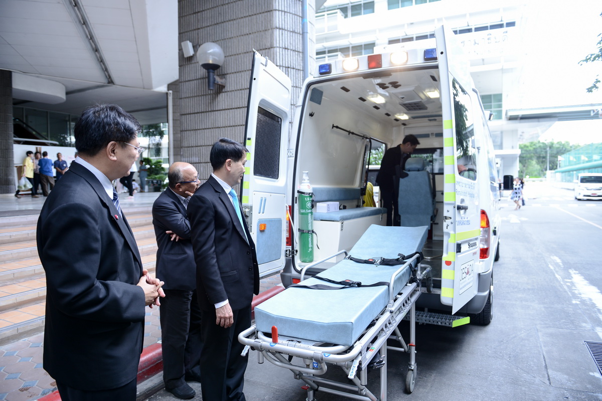 รับมอบ รถพยาบาลฉุกเฉิน ยี่ห้อ MERCEDES BENZ รุ่น 316CDI จากบริษัท เชส เอ็นเตอร์ไพรส์ (สยาม) จำกัด รับมอบ รถพยาบาลฉุกเฉิน ยี่ห้อ MERCEDES BENZ รุ่น 316CDI จากบริษัท เชส เอ็นเตอร์ไพรส์ (สยาม) จำกัด