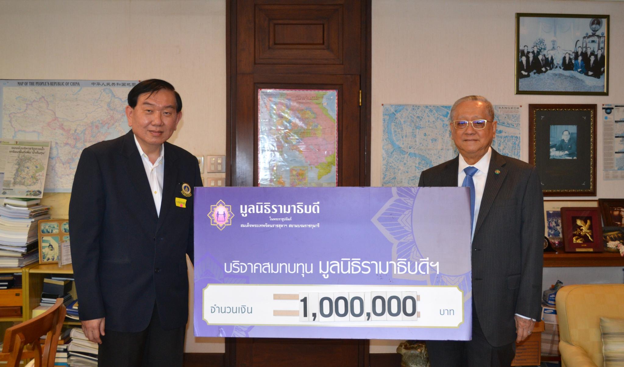 คุณปิติ สิทธิอำนวย มอบเงินบริจาคเงินแก่มูลนิธิรามาธิบดีฯ สมทบทุนเพื่อจัดซื้อเครื่องมือแพทย์ช่วยเหลือผู้ป่วย COVID-19 คุณปิติ สิทธิอำนวย มอบเงินบริจาคเงินแก่มูลนิธิรามาธิบดีฯ สมทบทุนเพื่อจัดซื้อเครื่องมือแพทย์ช่วยเหลือผู้ป่วย COVID-19