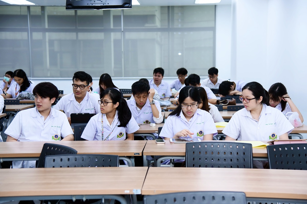 กิจกรรมหลักสูตร The Faculty Hours “Ramathibodi International Club: Out of the comfort