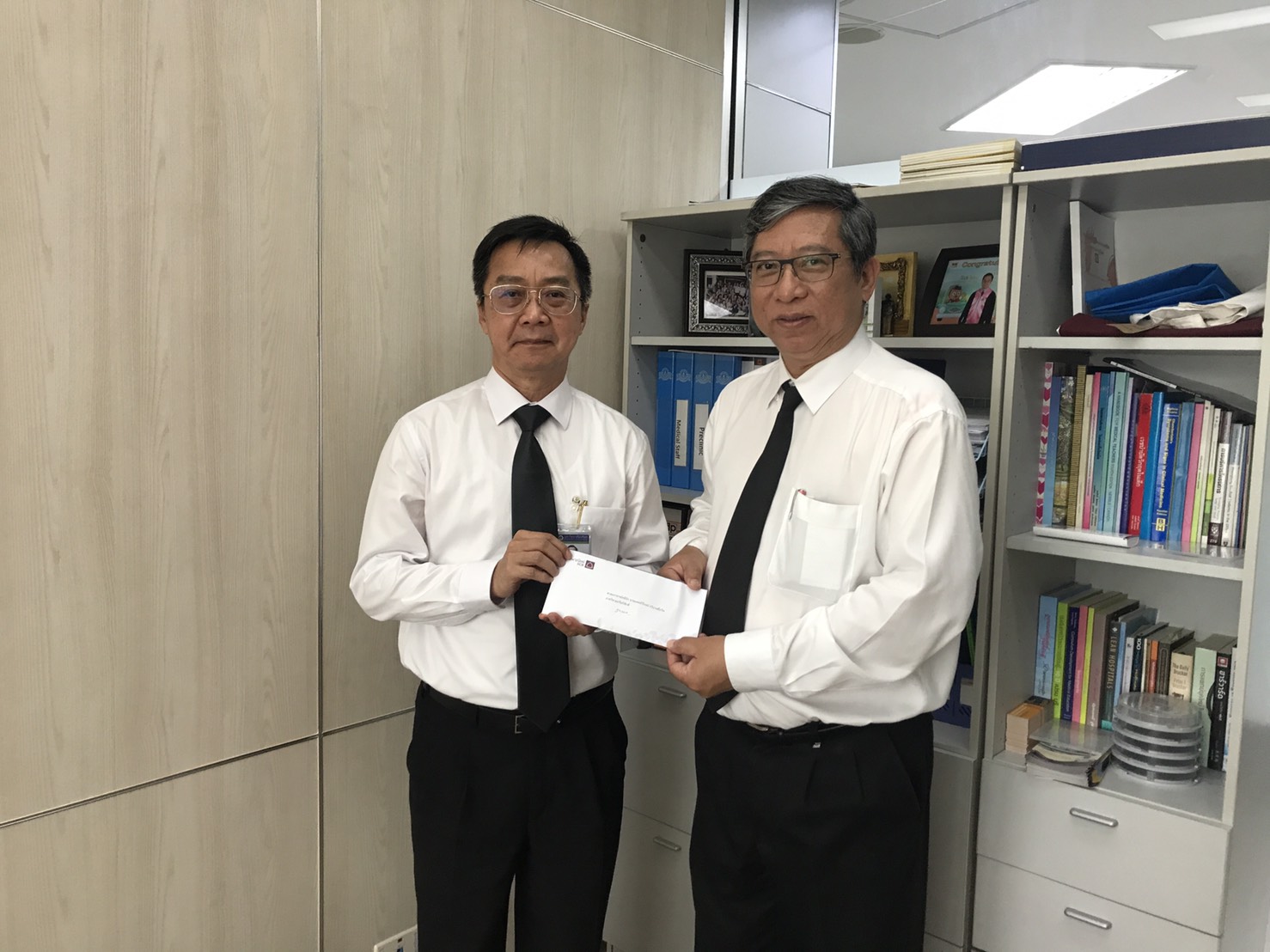 บริจาคเงินสมทบทุนโครงการสถาบันการแพทย์จักรีนฤบดินทร์