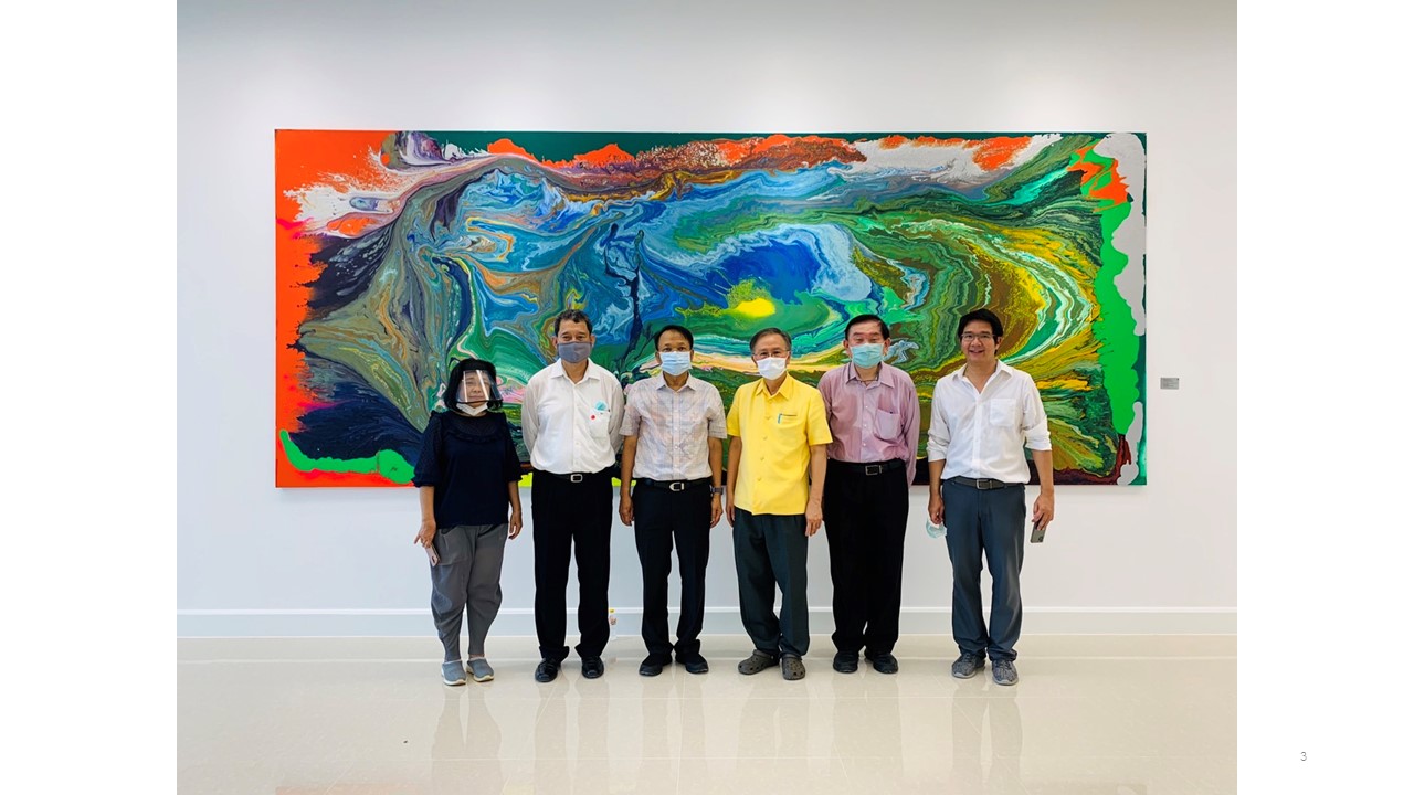 คุณเมธ์วดี นวพันธ์ ผู้แทนมูลนิธิสุขุโม ของคุณสุขุม นวพันธ์ มอบเงินบริจาค คุณเมธ์วดี นวพันธ์ ผู้แทนมูลนิธิสุขุโม ของคุณสุขุม นวพันธ์ มอบเงินบริจาค