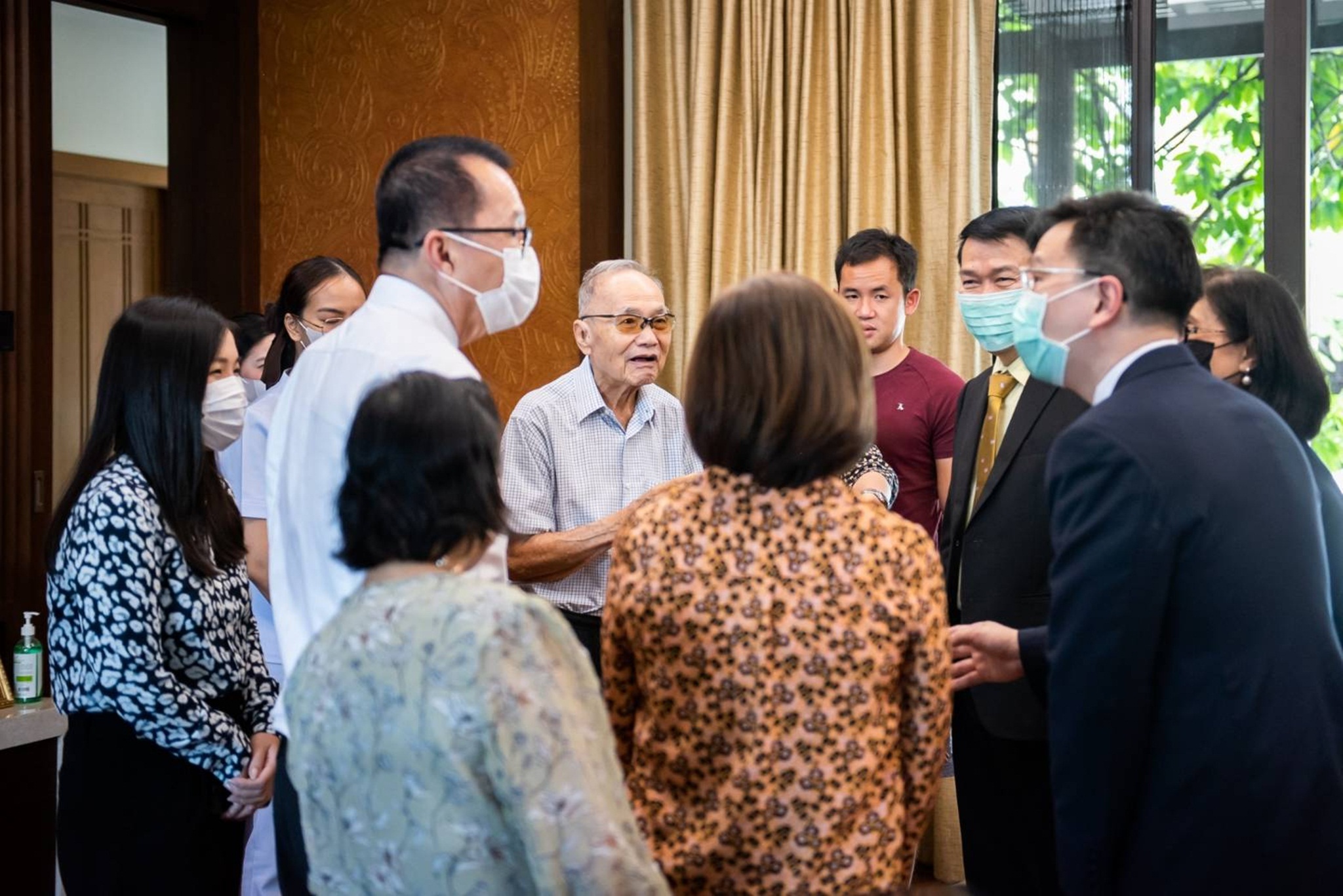 บริษัท ฮาตาริ อิเลคทริค จำกัด โดยคุณจุน - คุณสุนทรี วนวิทย์ และครอบครัว บริจาคเงินแก่มูลนิธิรามาธิบดีฯ บริษัท ฮาตาริ อิเลคทริค จำกัด โดยคุณจุน - คุณสุนทรี วนวิทย์ และครอบครัว บริจาคเงินแก่มูลนิธิรามาธิบดีฯ