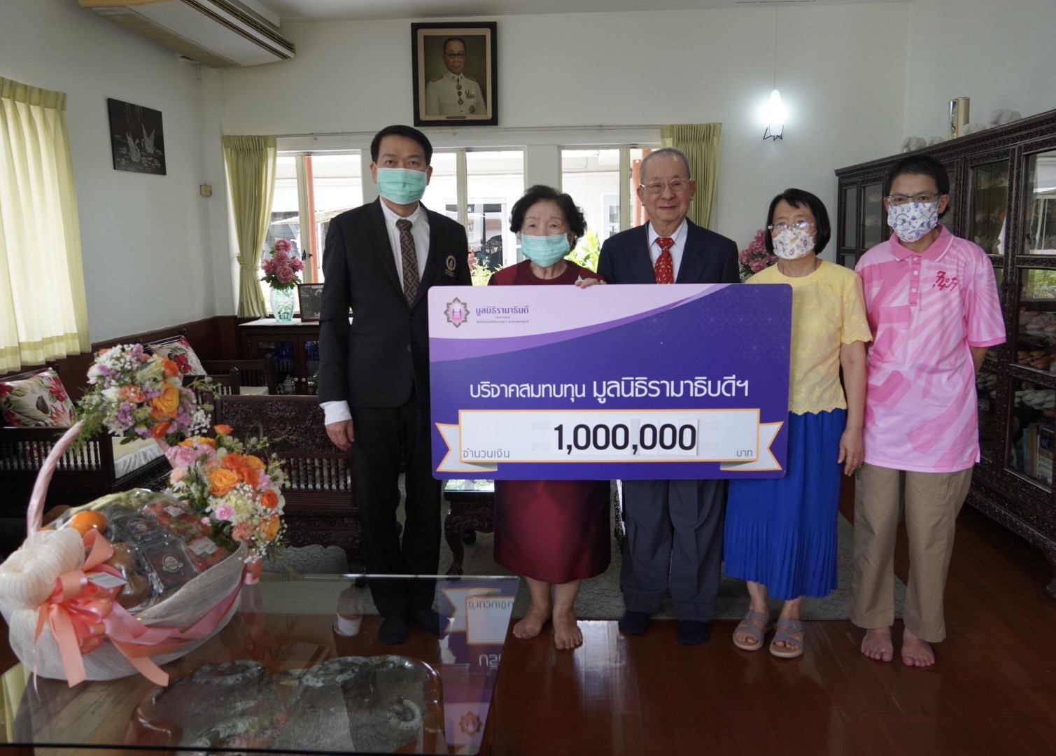 ร.ท.ชนินทร์-คุณจณา วรรณดิษฐ์ และครอบครัว บริจาคเงินแก่มูลนิธิรามาธิบดีฯ ร.ท.ชนินทร์-คุณจณา วรรณดิษฐ์ และครอบครัว บริจาคเงินแก่มูลนิธิรามาธิบดีฯ