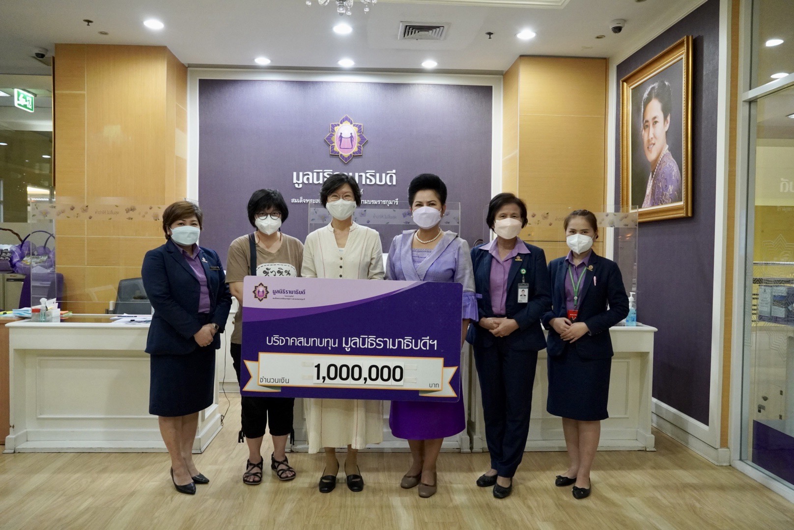 คุณนฤมล เทิดกตัญญูพงศ์ บริจาคเงินแก่มูลนิธิรามาธิบดีฯ คุณนฤมล เทิดกตัญญูพงศ์ บริจาคเงินแก่มูลนิธิรามาธิบดีฯ