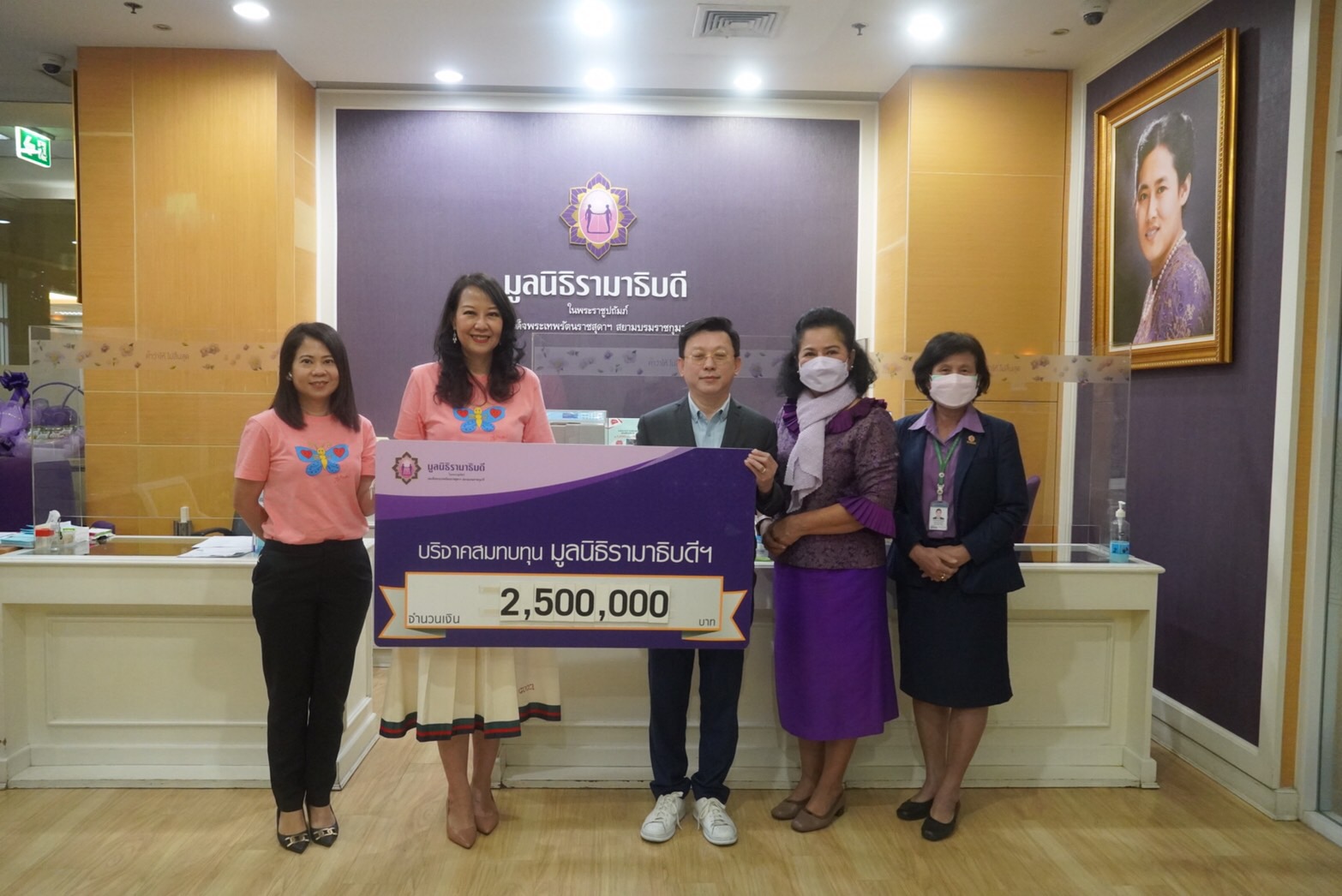 คุณจันทร์ทิพย์ วานิช บริจาคเงินแก่มูลนิธิรามาธิบดีฯ คุณจันทร์ทิพย์ วานิช บริจาคเงินแก่มูลนิธิรามาธิบดีฯ