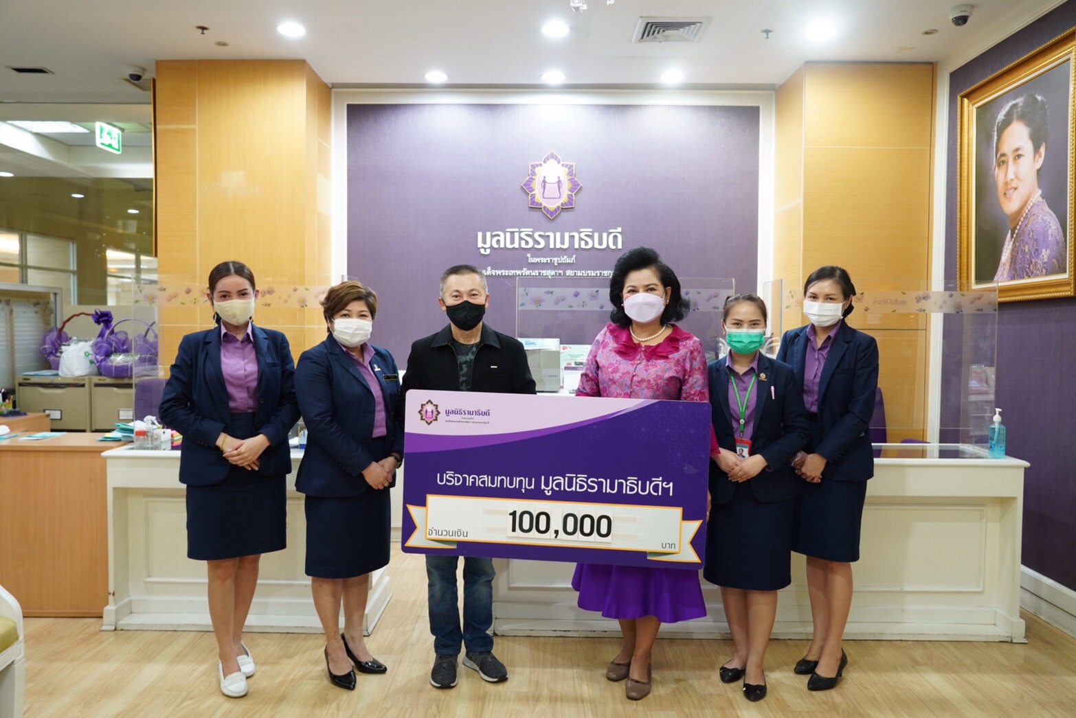 คุณวีชัย สิงหถลาเมฆ บริจาคเงินแก่มูลนิธิรามาธิบดีฯ คุณวีชัย สิงหถลาเมฆ บริจาคเงินแก่มูลนิธิรามาธิบดีฯ