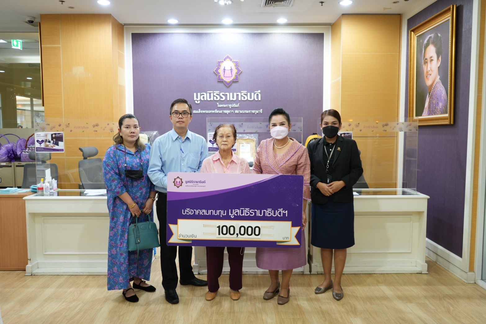 คุณอำนาจ-คุณญดา เหมะสถล บริจาคเงินแก่มูลนิธิรามาธิบดีฯ คุณอำนาจ-คุณญดา เหมะสถล บริจาคเงินแก่มูลนิธิรามาธิบดีฯ