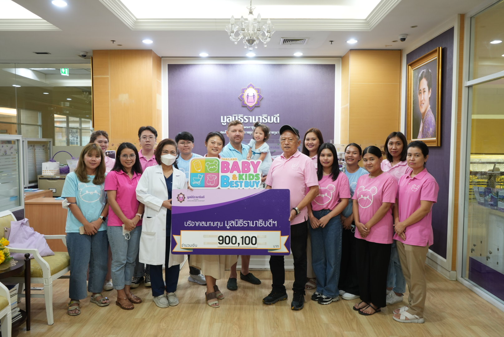 คุณขวัญชนก ภควลีธร ผู้บริหาร บริษัท เอซ คอน (ไทยแลนด์) จำกัด บริจาคเงินแก่มูลนิธิรามาธิบดีฯ คุณขวัญชนก ภควลีธร ผู้บริหาร บริษัท เอซ คอน (ไทยแลนด์) จำกัด บริจาคเงินแก่มูลนิธิรามาธิบดีฯ