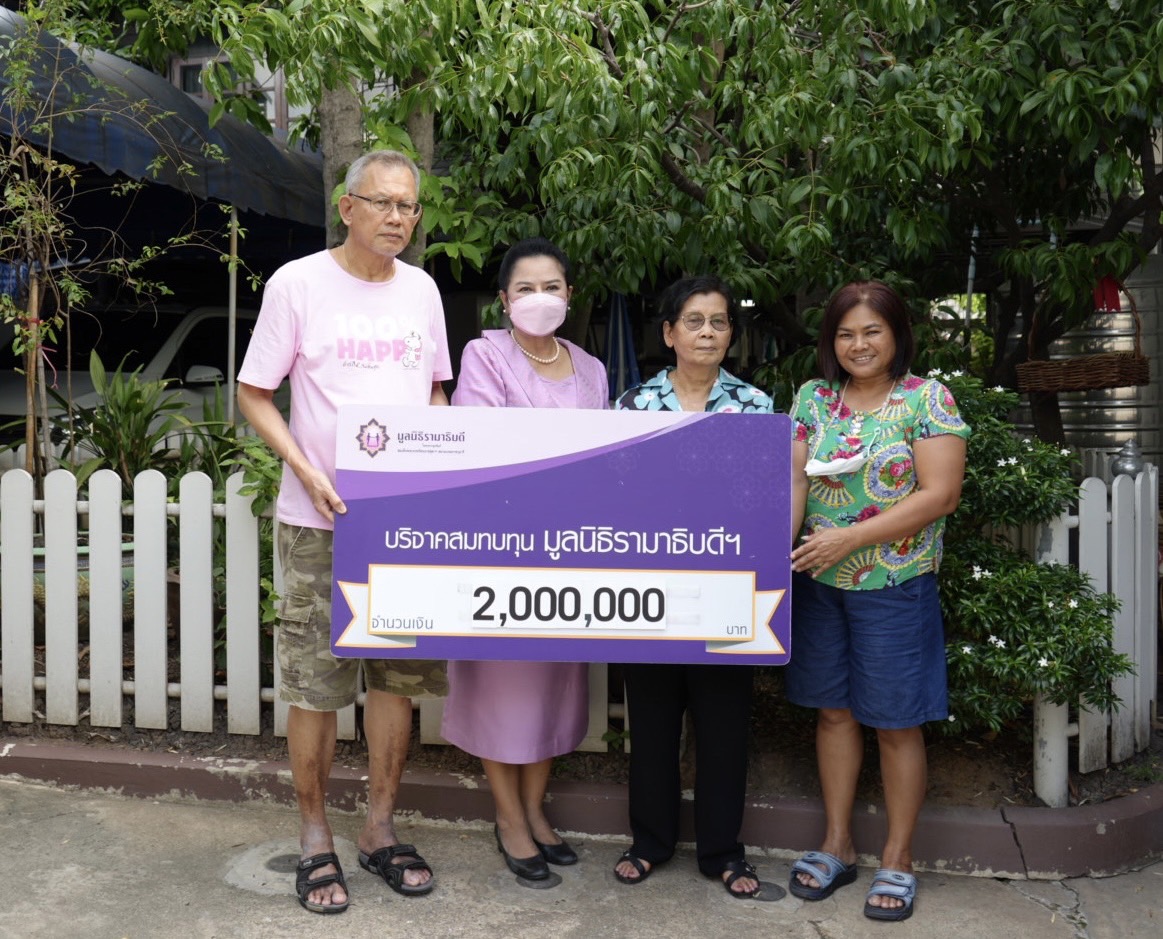 คุณบุญศรี มณีขาว บริจาคเงินแก่มูลนิธิรามาธิบดีฯ คุณบุญศรี มณีขาว บริจาคเงินแก่มูลนิธิรามาธิบดีฯ