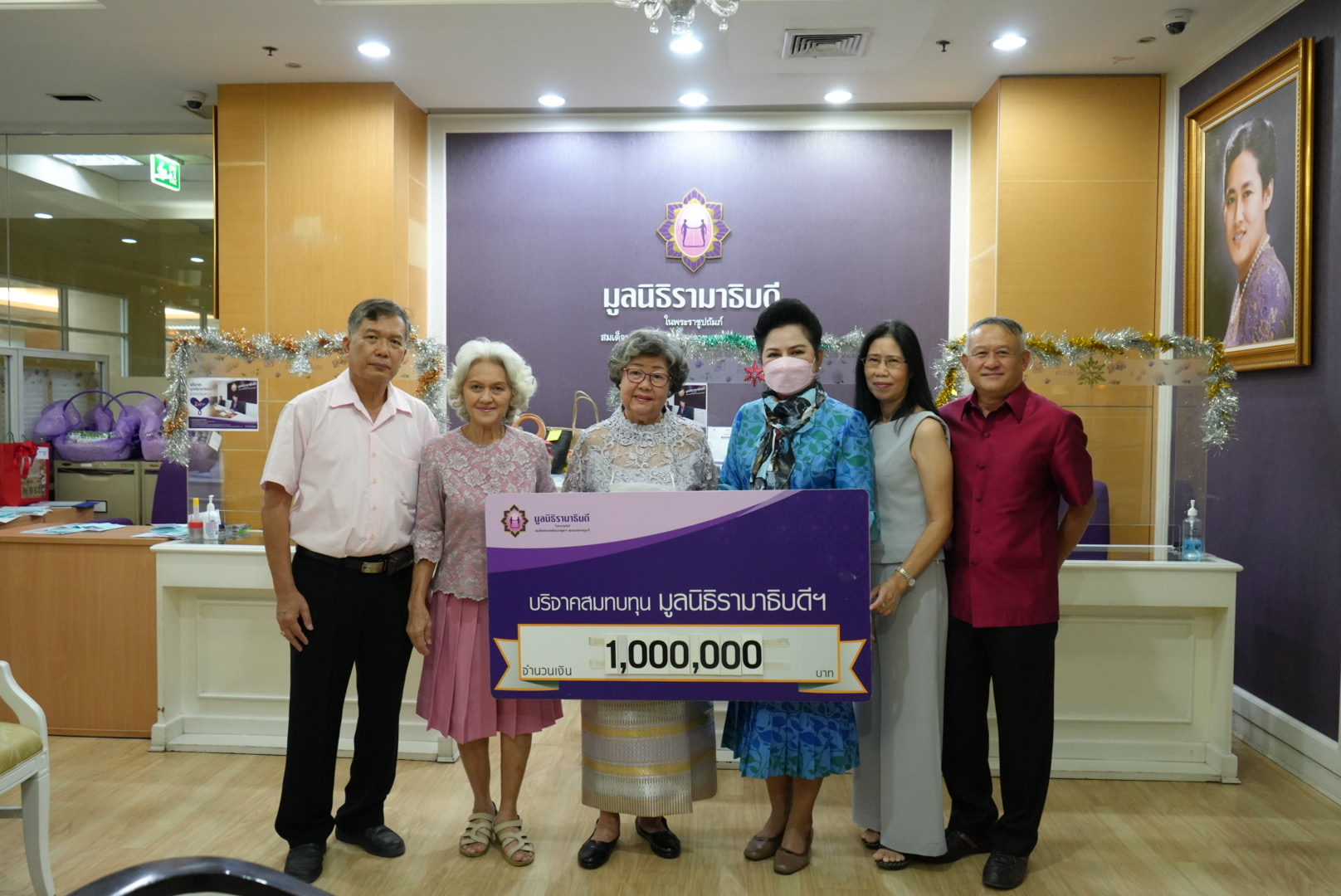คุณบุญตา สอนวิไลกุล บริจาคเงินแก่มูลนิธิรามาธิบดีฯ คุณบุญตา สอนวิไลกุล บริจาคเงินแก่มูลนิธิรามาธิบดีฯ
