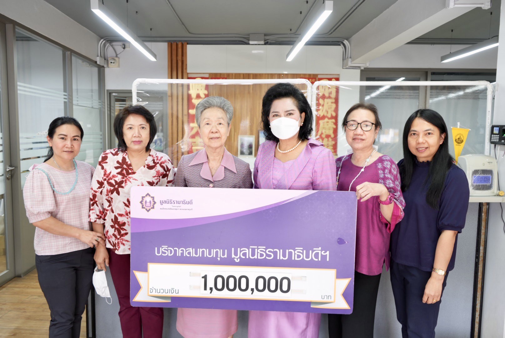 คุณวิโรจน์-คุณรัตนา ตันศิริคงคล บริจาคเงินแก่มูลนิธิรามาธิบดีฯ คุณวิโรจน์-คุณรัตนา ตันศิริคงคล บริจาคเงินแก่มูลนิธิรามาธิบดีฯ