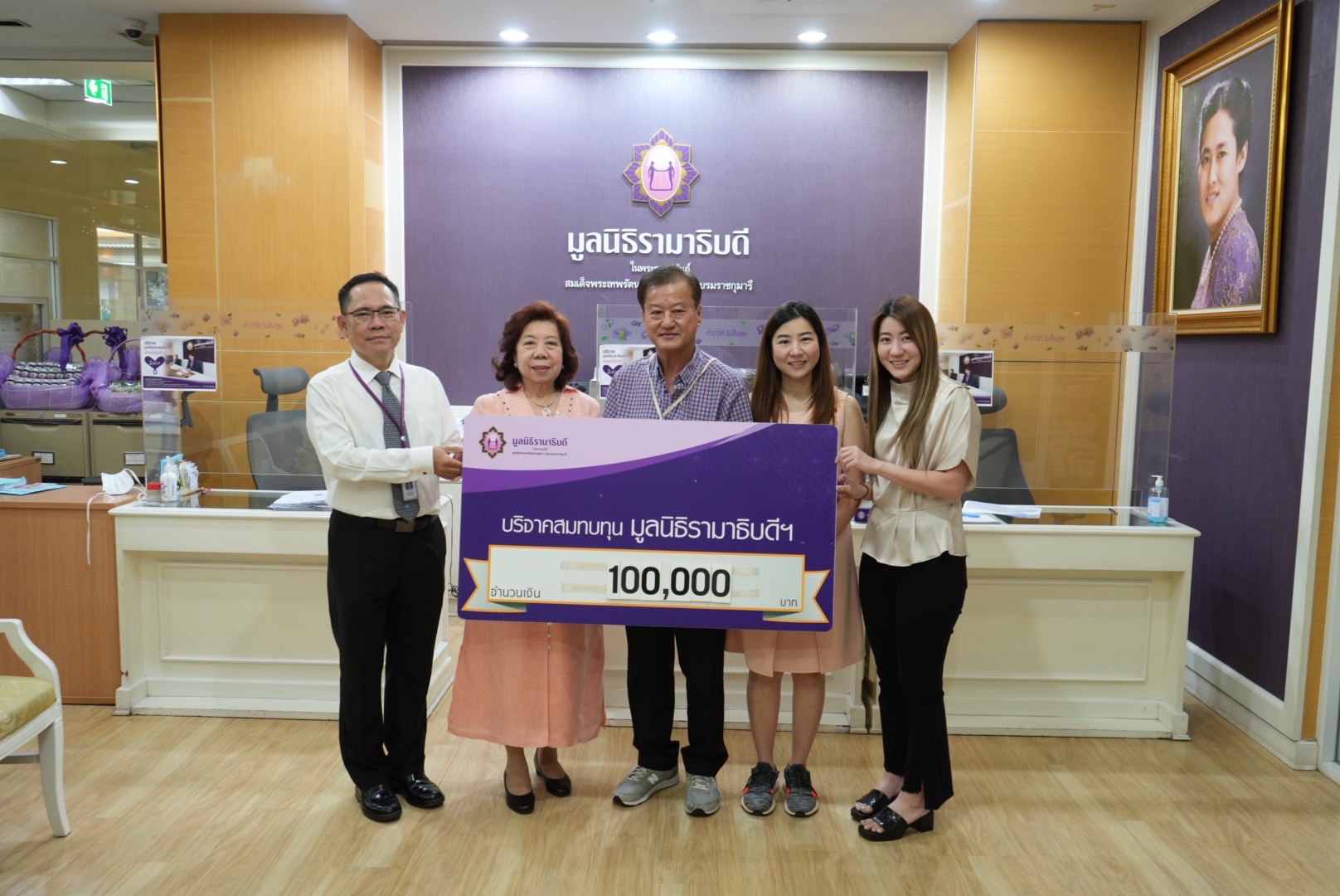 คุณธง-คุณประไพ ชนะชัยเฉลิมวงศ์ และครอบครัว บริจาคเงินแก่มูลนิธิรามาธิบดีฯ คุณธง-คุณประไพ ชนะชัยเฉลิมวงศ์ และครอบครัว บริจาคเงินแก่มูลนิธิรามาธิบดีฯ