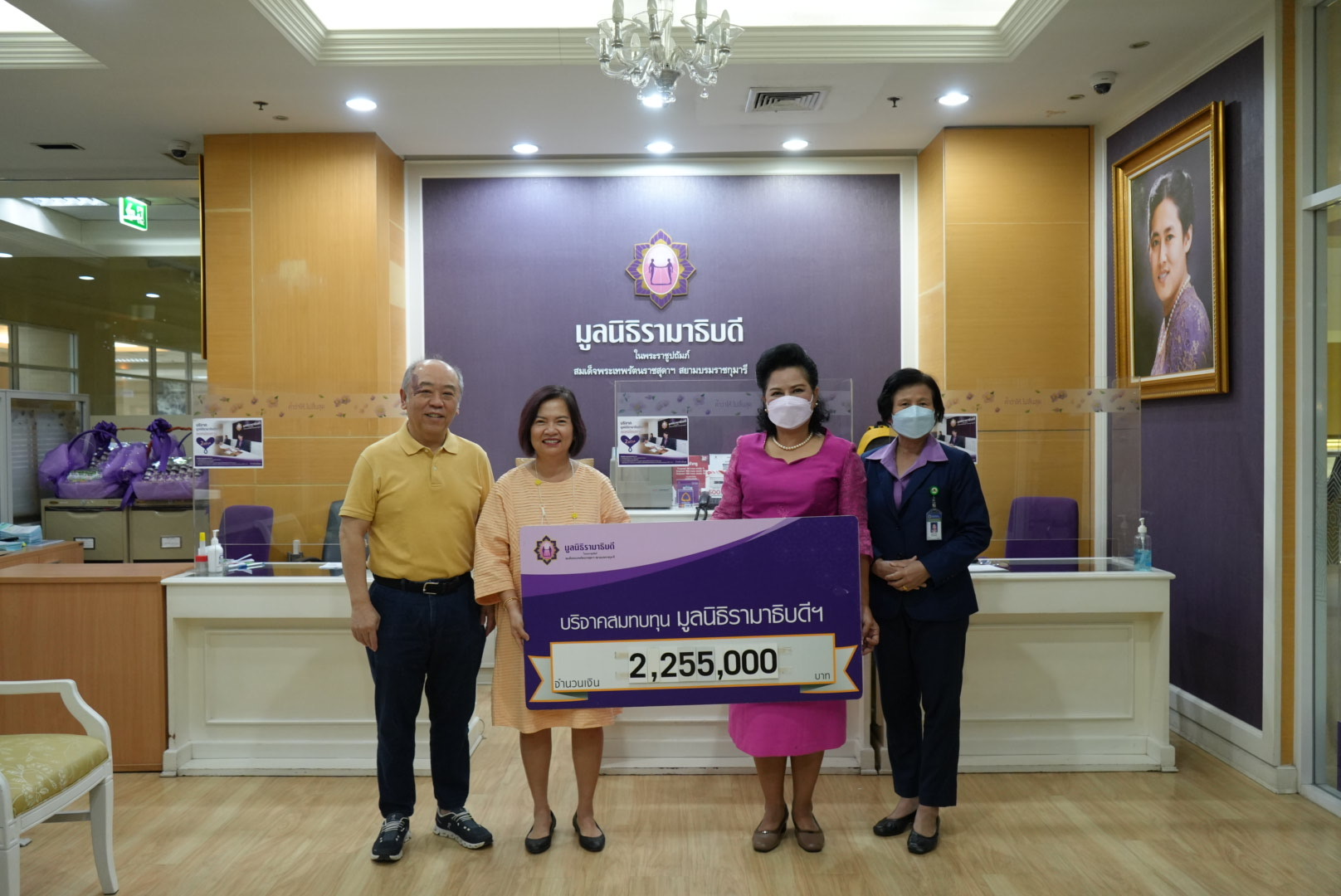 คุณอำนวย-คุณปราณี ธนารักษ์โชค บริจาคเงินแก่มูลนิธิรามาธิบดีฯ คุณอำนวย-คุณปราณี ธนารักษ์โชค บริจาคเงินแก่มูลนิธิรามาธิบดีฯ