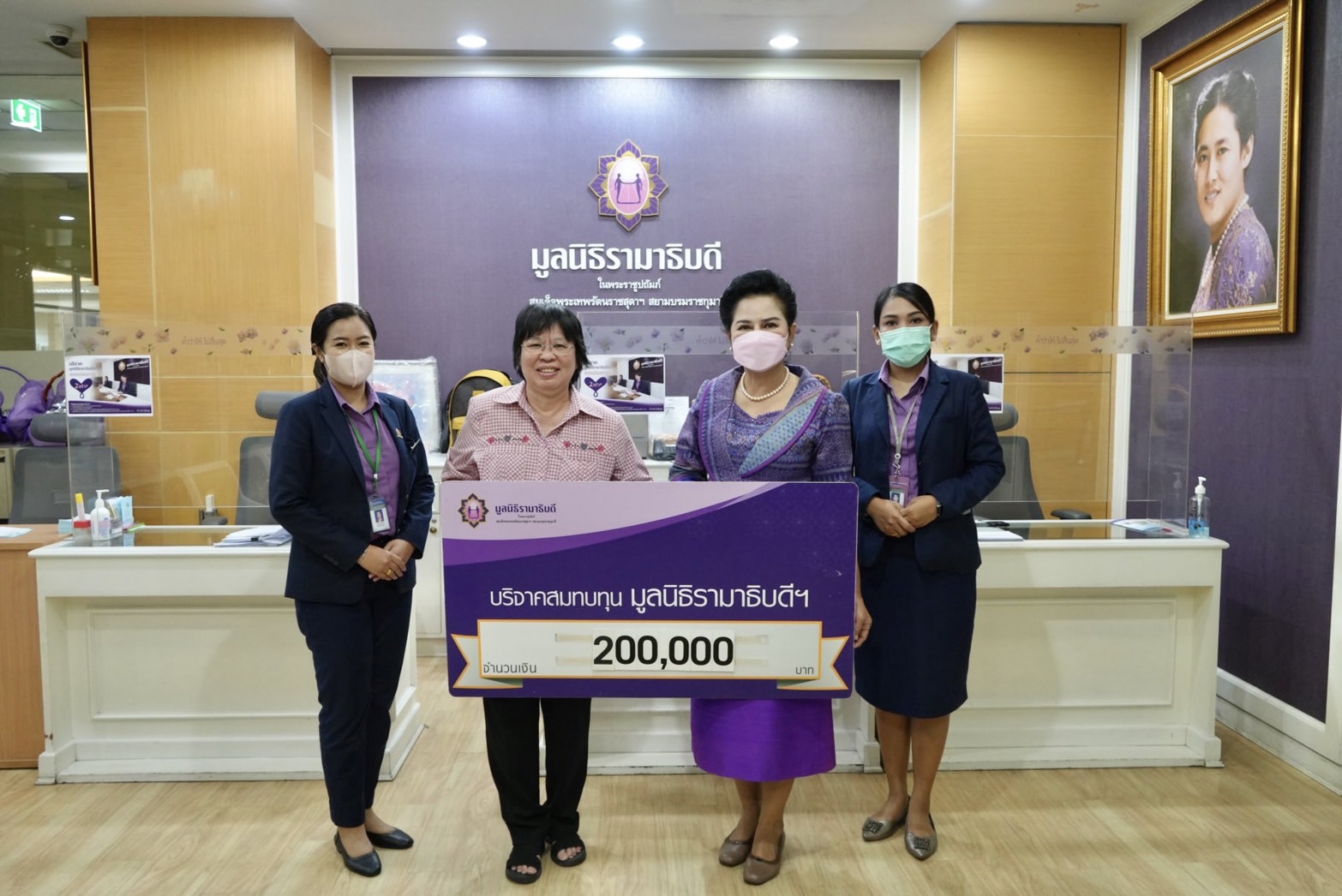 คุณวนิดา ลวสุตานันท์ บริจาคเงินแก่มูลนิธิรามาธิบดีฯ คุณวนิดา ลวสุตานันท์ บริจาคเงินแก่มูลนิธิรามาธิบดีฯ
