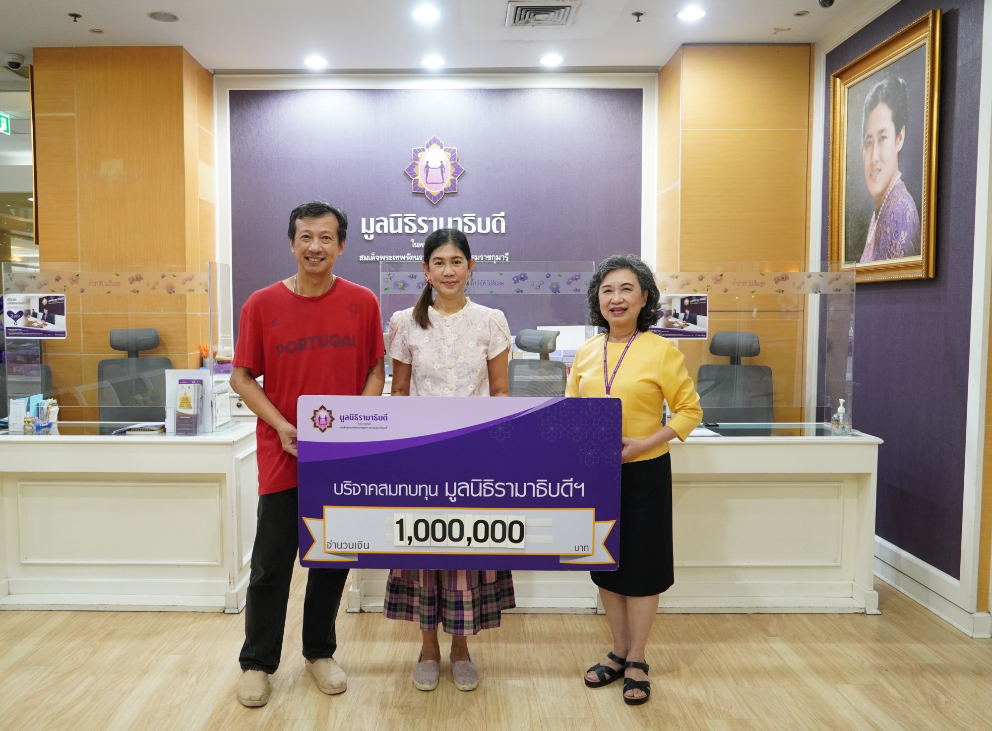 คุณกุณฑลี อมรสิริวัฑฒ์ และครอบครัว บริจาคเงินแก่มูลนิธิรามาธิบดีฯ คุณกุณฑลี อมรสิริวัฑฒ์ และครอบครัว บริจาคเงินแก่มูลนิธิรามาธิบดีฯ