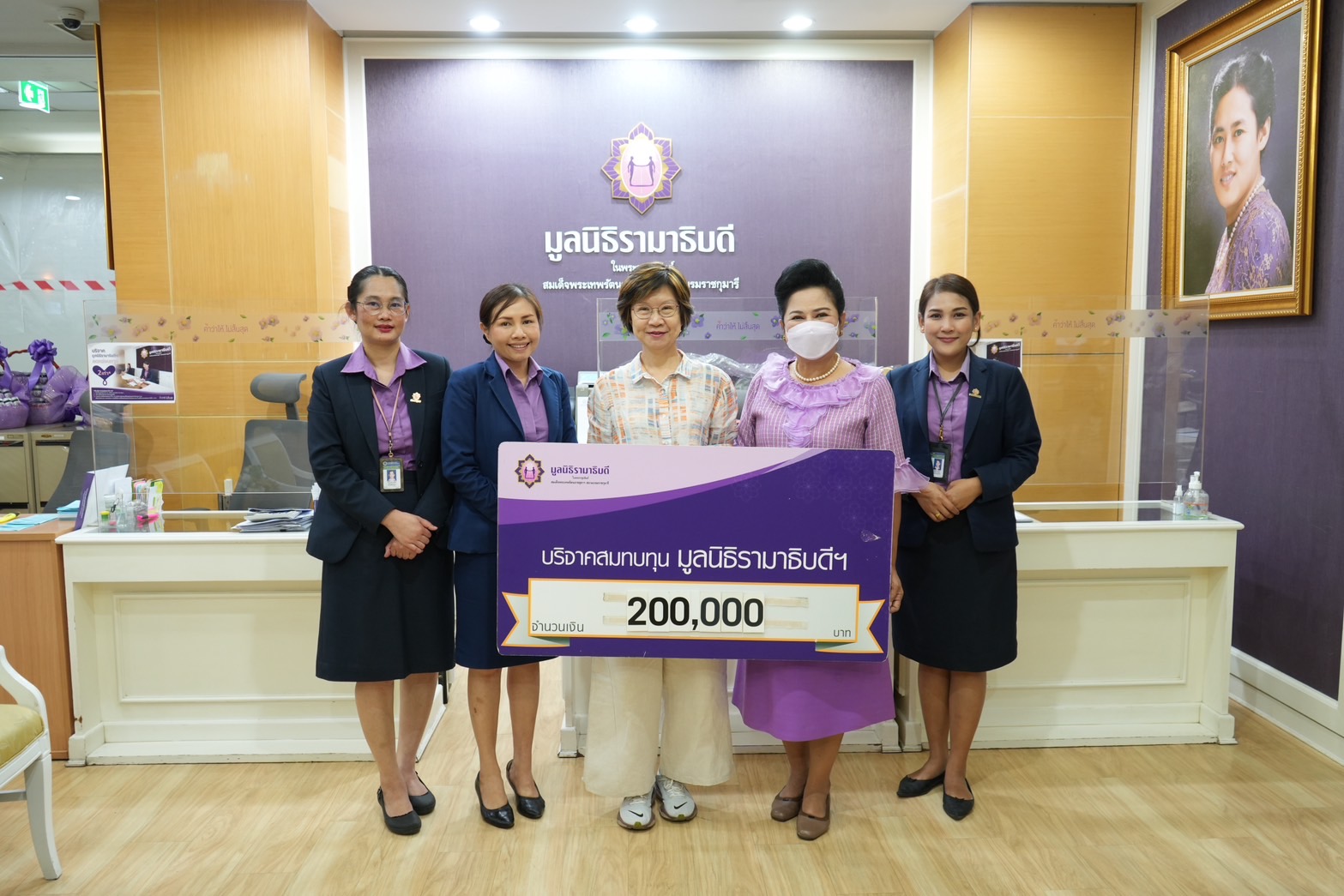 คุณนฤมล เทิดกตัญญูพงศ์ บริจาคเงินแก่มูลนิธิรามาธิบดีฯ คุณนฤมล เทิดกตัญญูพงศ์ บริจาคเงินแก่มูลนิธิรามาธิบดีฯ