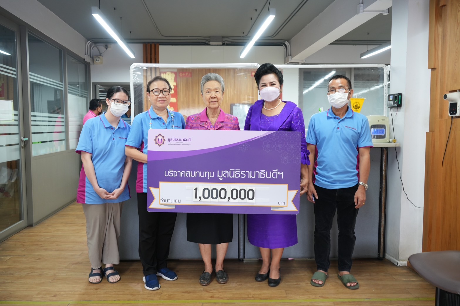 คุณวิโรจน์-คุณรัตนา ตันศิริคงคล บริจาคเงินแก่มูลนิธิรามาธิบดีฯ คุณวิโรจน์-คุณรัตนา ตันศิริคงคล บริจาคเงินแก่มูลนิธิรามาธิบดีฯ