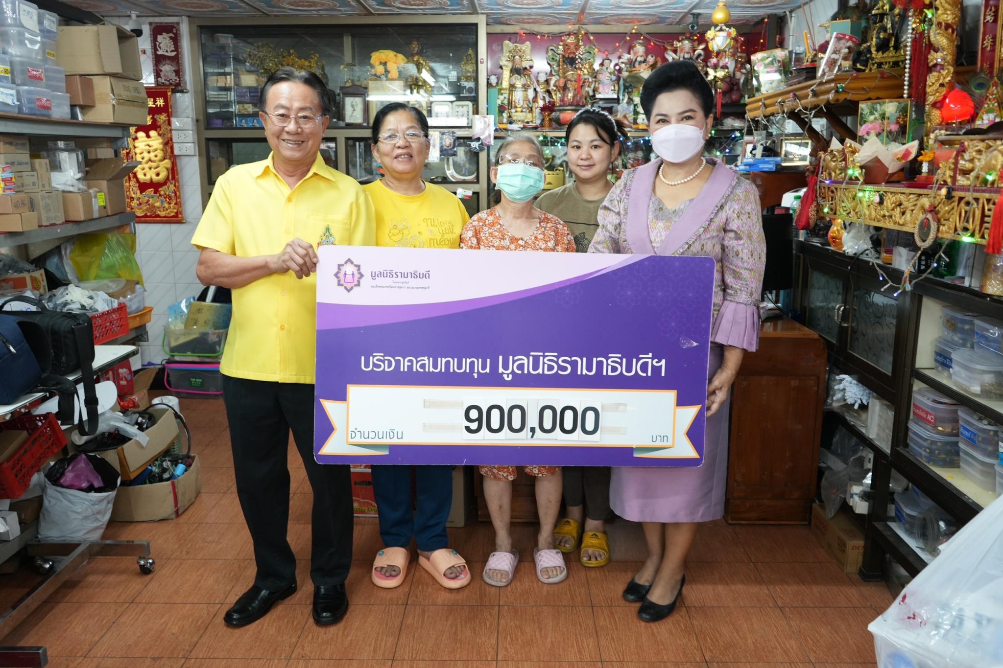 คุณสันติ-คุณศิสนะพา อังกูรสิริภัทร บริจาคเงินแก่มูลนิธิรามาธิบดีฯ คุณสันติ-คุณศิสนะพา อังกูรสิริภัทร บริจาคเงินแก่มูลนิธิรามาธิบดีฯ