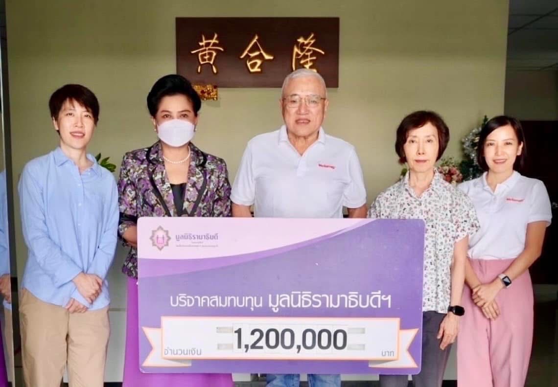 คุณพิพัฒน์ สุนทราวรกุล บริจาคเงินแก่มูลนิธิรามาธิบดีฯ คุณพิพัฒน์ สุนทราวรกุล บริจาคเงินแก่มูลนิธิรามาธิบดีฯ