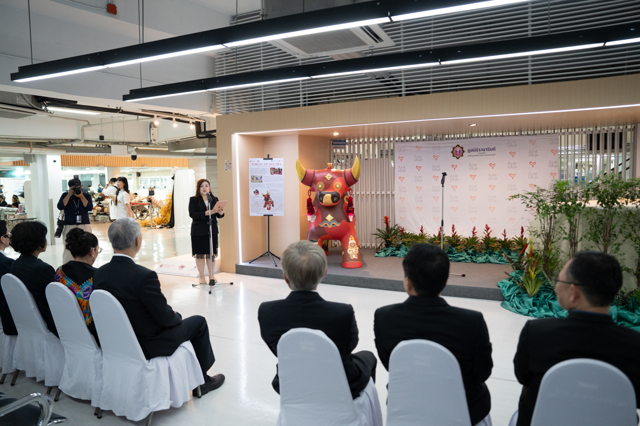 มูลนิธิรามาธิบดีฯ รับมอบประติมากรรม รูปปั้นกระทิง (Torito de Pucará)