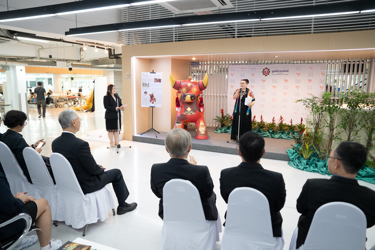 มูลนิธิรามาธิบดีฯ รับมอบประติมากรรม รูปปั้นกระทิง (Torito de Pucará)