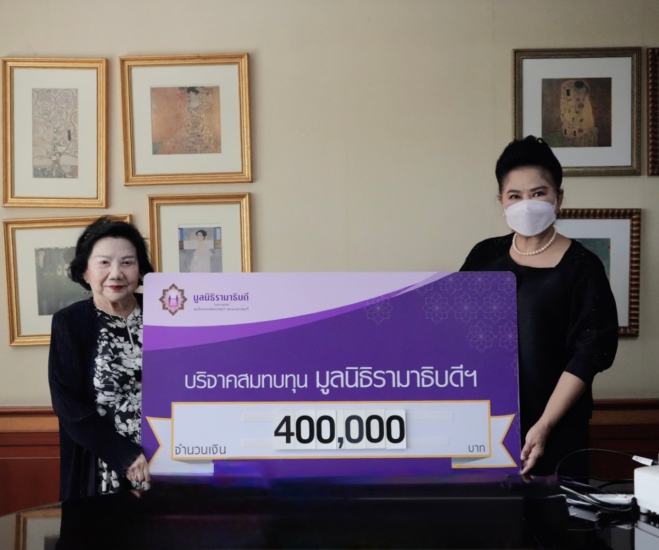 คุณวิศิษฐ์ เยาวพงศ์ศิริ-คุณวันทนีย์ รุจิราวรรณกร บริจาคเงินแก่มูลนิธิรามาธิบดีฯ