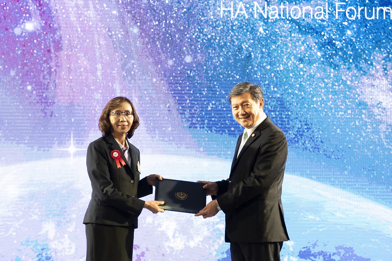 คณะฯ ได้รับประกาศนียบัตรสถานพยาบาลผ่านการรับรองมาตรฐานเฉพาะโรค DSC ตับ, DSC ไต และDSC ปลูกถ่ายไขกระดูก 