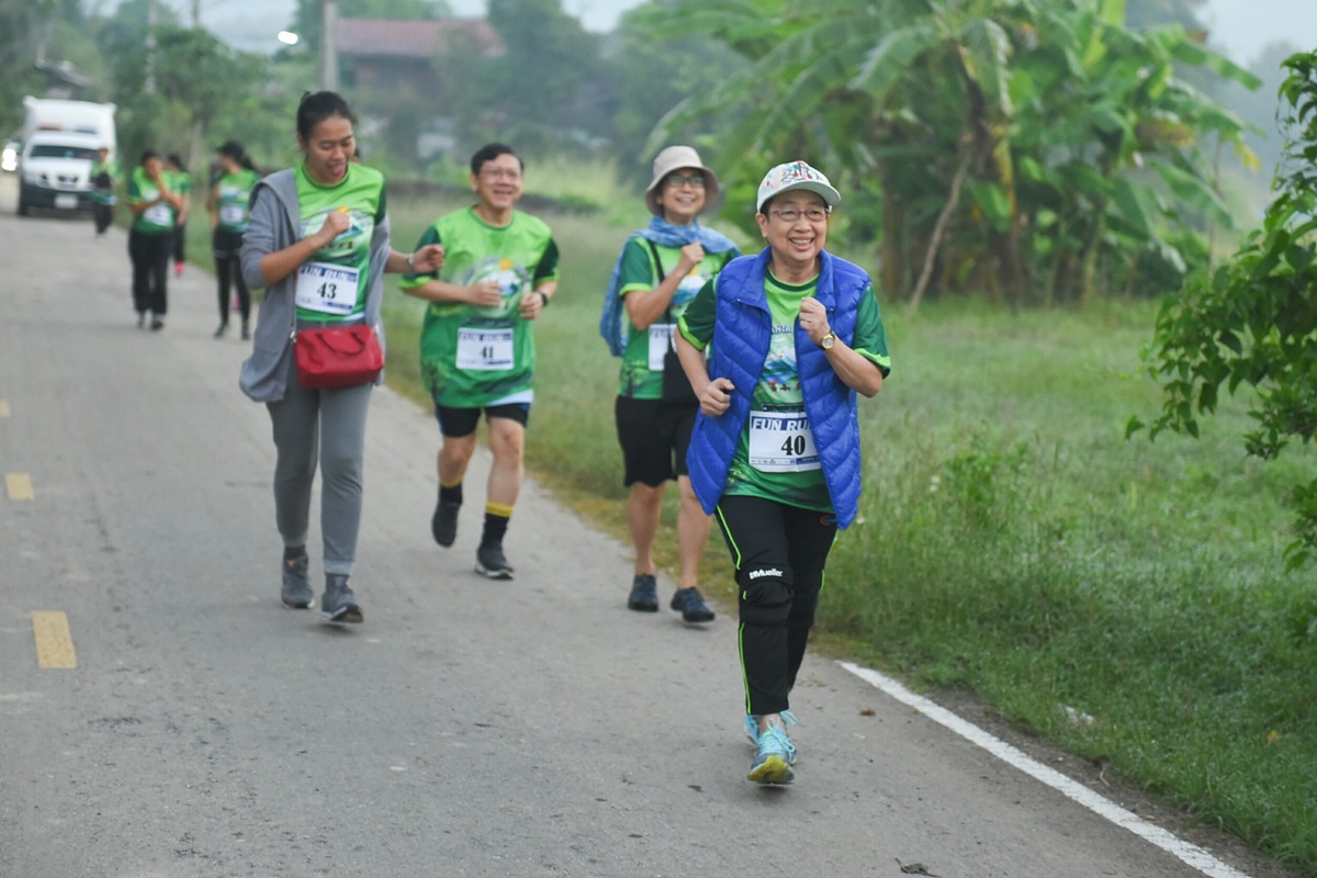 มอบประกาศนียบัตร หลักสูตรนักบริบาลผู้สูงอายุระดับสูง โครงการ “แม่มอกหลั่นล้าอีโคโนมี” มอบประกาศนียบัตร หลักสูตรนักบริบาลผู้สูงอายุระดับสูง โครงการ “แม่มอกหลั่นล้าอีโคโนมี”