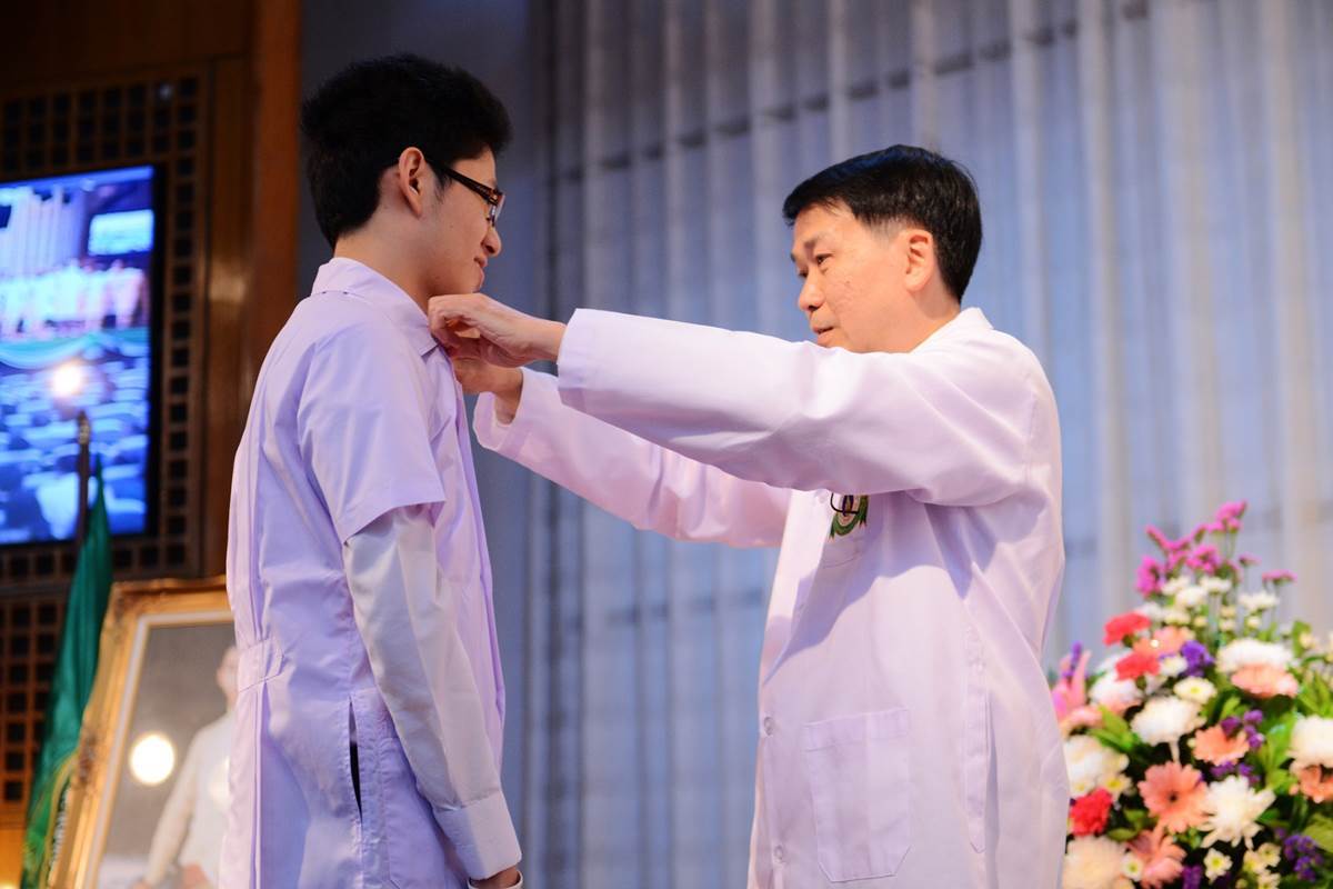พิธีมอบเสื้อกาวน์รับศิษย์แพทย์รามาธิบดี สู่ชั้นคลินิก รุ่นที่ 50