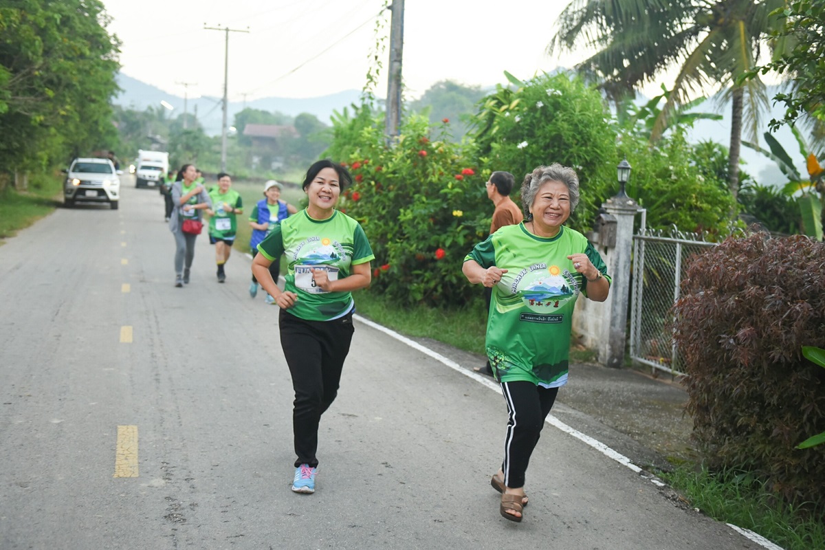 มอบประกาศนียบัตร หลักสูตรนักบริบาลผู้สูงอายุระดับสูง โครงการ “แม่มอกหลั่นล้าอีโคโนมี” มอบประกาศนียบัตร หลักสูตรนักบริบาลผู้สูงอายุระดับสูง โครงการ “แม่มอกหลั่นล้าอีโคโนมี”