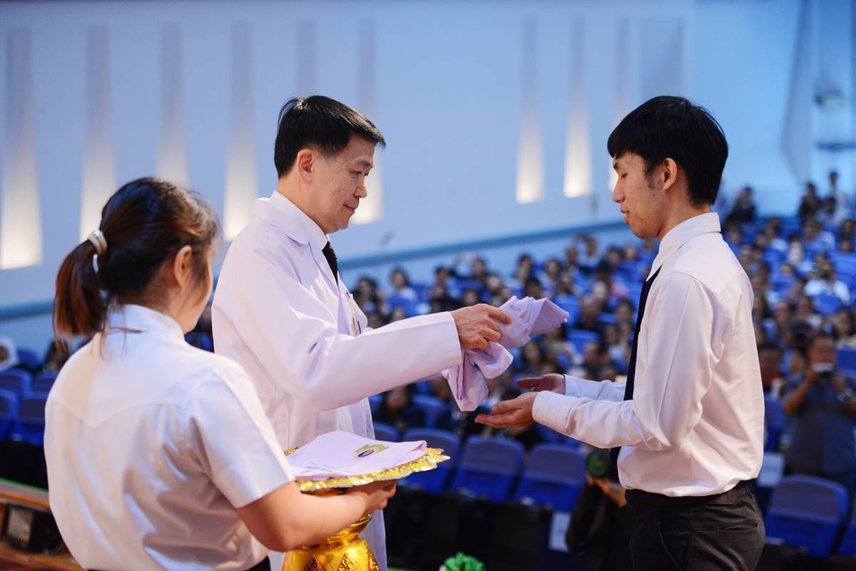 พิธีมอบเสื้อกาวน์รับศิษย์แพทย์รามาธิบดี สู่ชั้นคลินิก รุ่นที่ 50