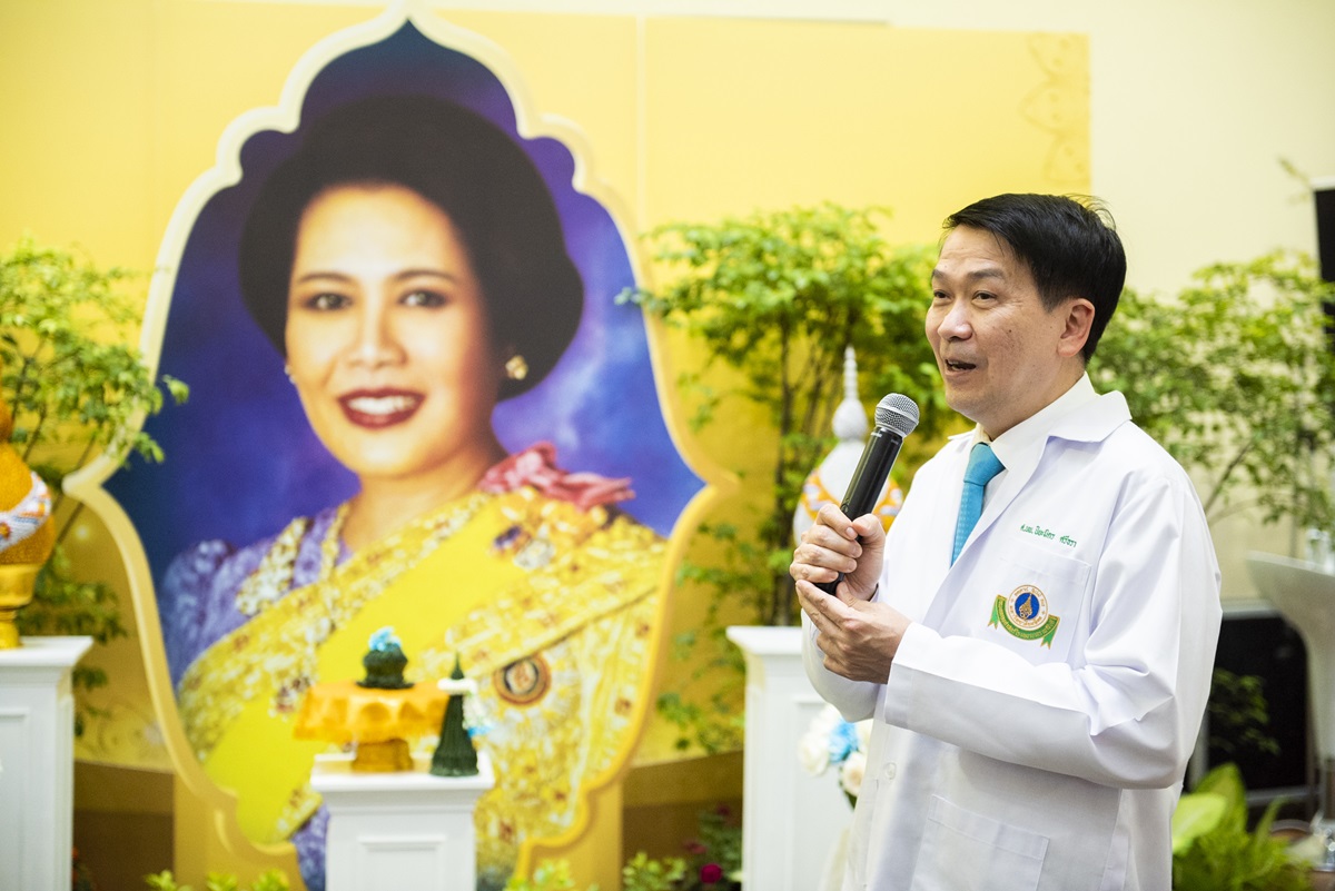 ท่านผู้หญิง วิระยา ชวกุล มอบเงินบริจาคแก่มูลนิธิรามาธิบดีฯ ท่านผู้หญิง วิระยา ชวกุล มอบเงินบริจาคแก่มูลนิธิรามาธิบดีฯ