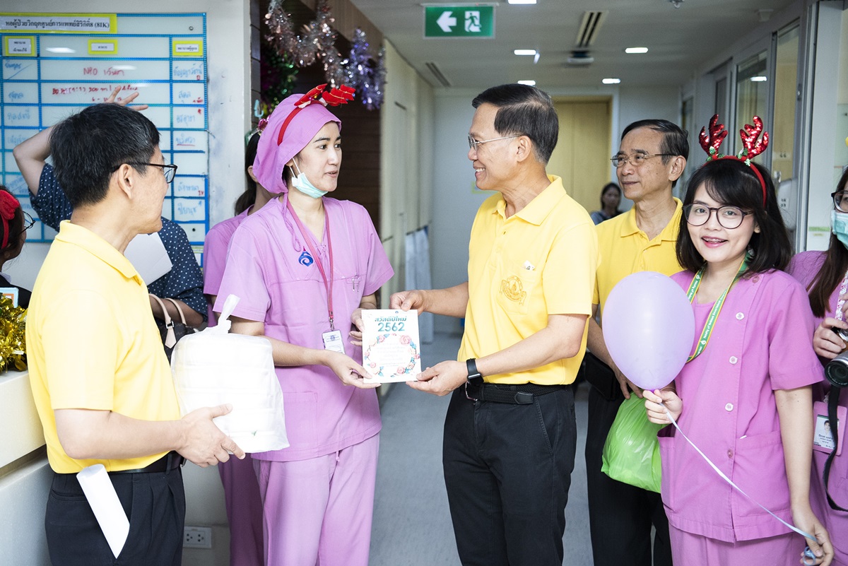 แพทย์อาสารวมใจถวายเป็นพระราชกุศล แพทย์อาสารวมใจถวายเป็นพระราชกุศล