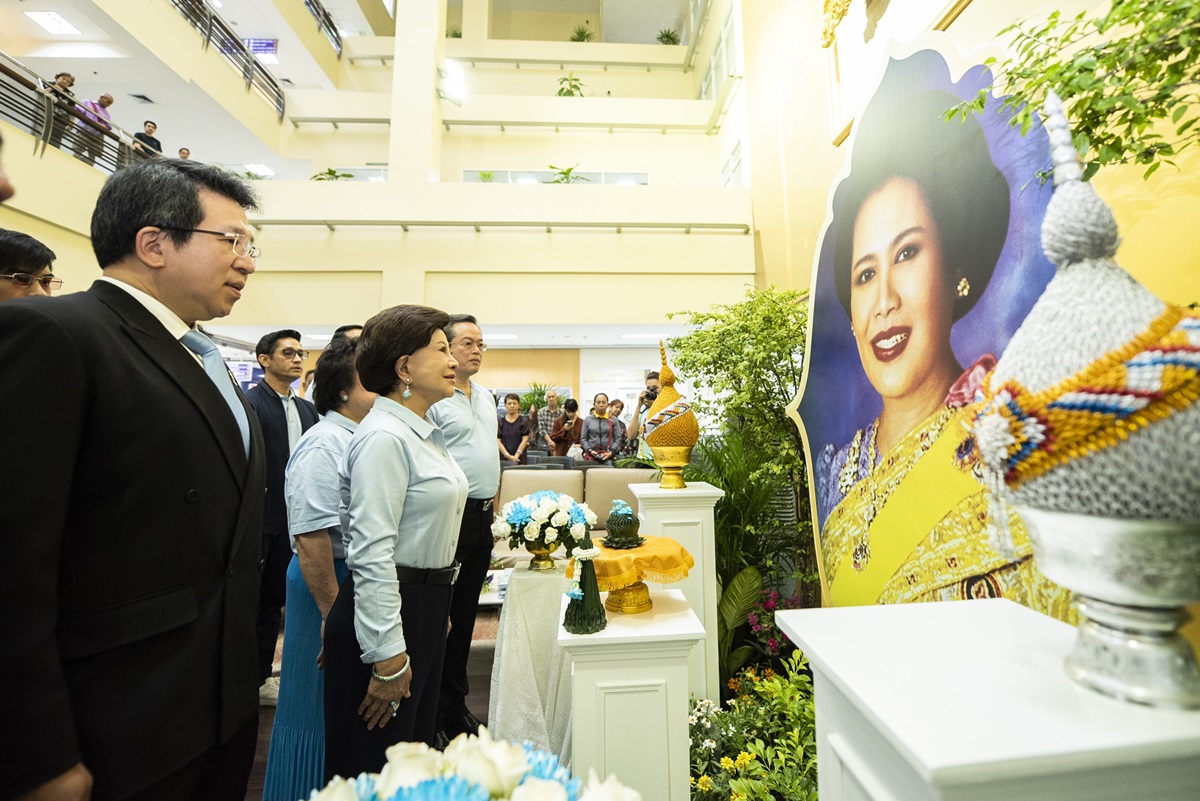 ท่านผู้หญิง วิระยา ชวกุล มอบเงินบริจาคแก่มูลนิธิรามาธิบดีฯ ท่านผู้หญิง วิระยา ชวกุล มอบเงินบริจาคแก่มูลนิธิรามาธิบดีฯ