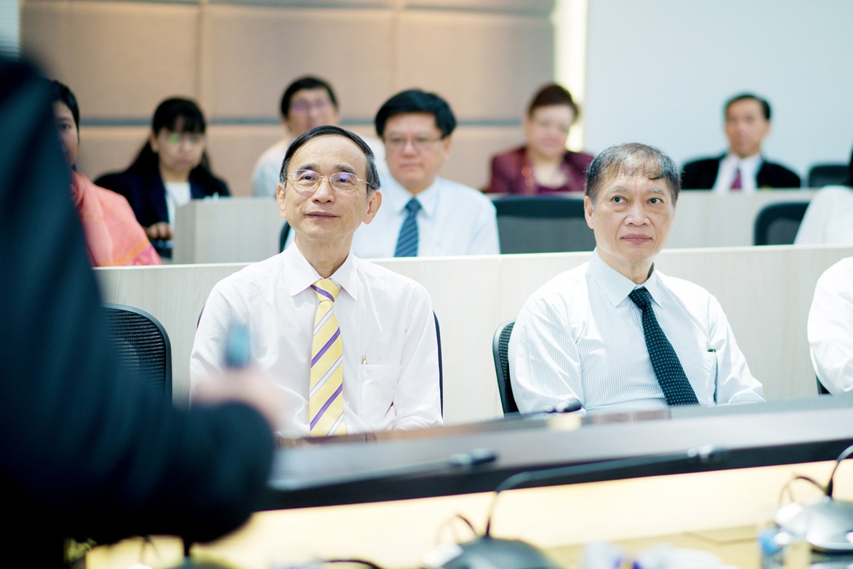 บรรยายพิเศษ เรื่อง Management of Complex Organizations