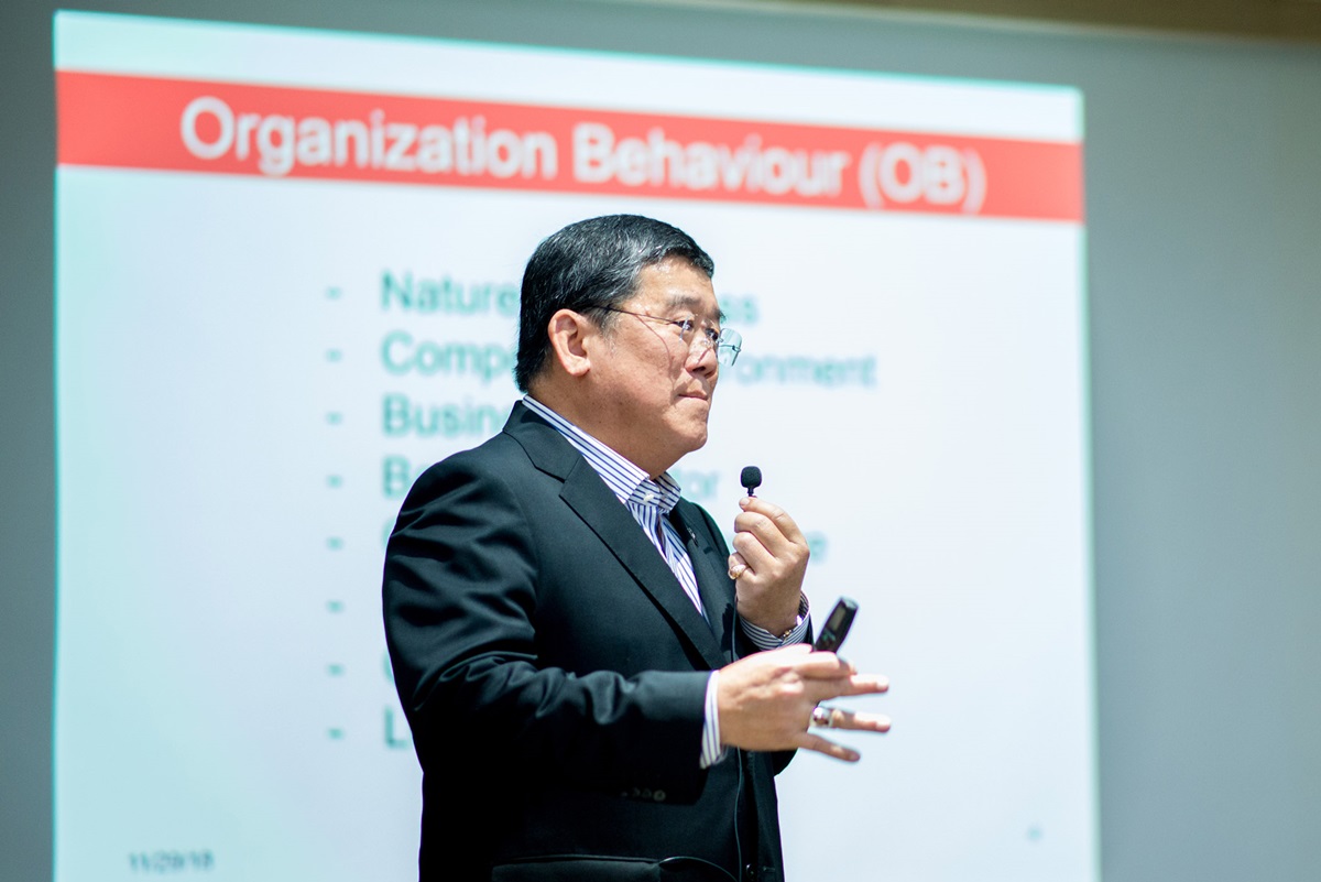 บรรยายพิเศษ เรื่อง Management of Complex Organizations