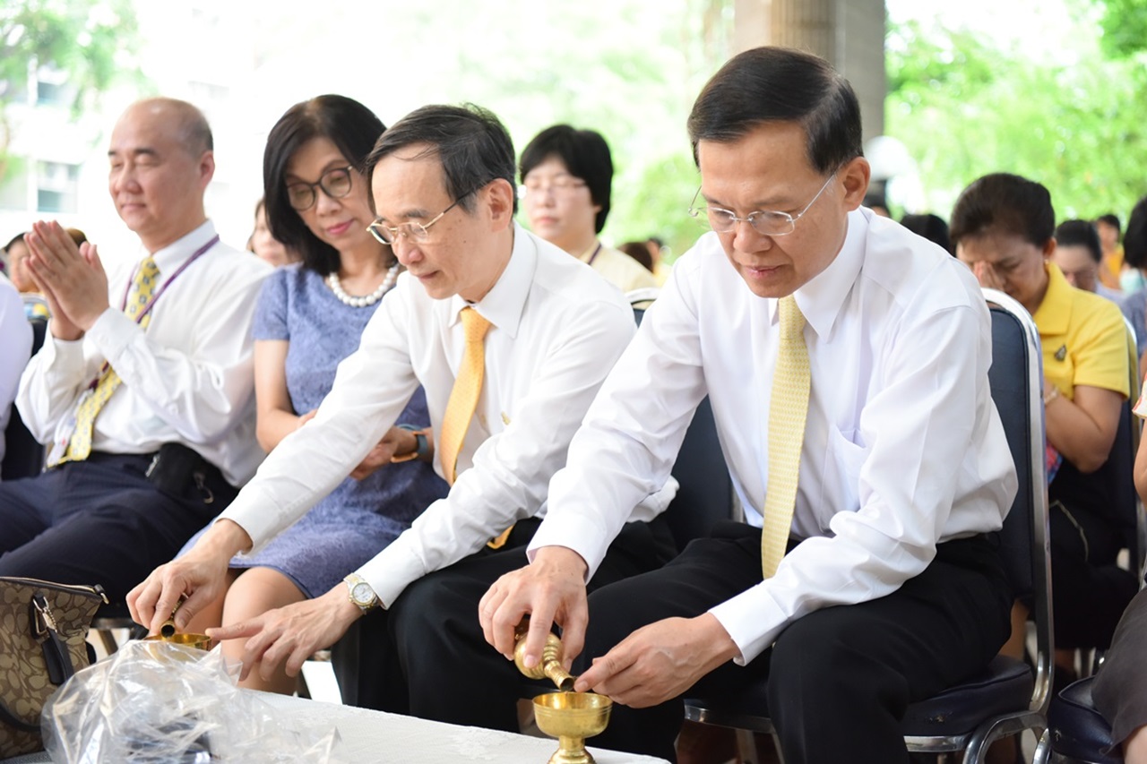 ทำบุญเดือนเกิดบุคลากร ประจำเดือนเมษายน 