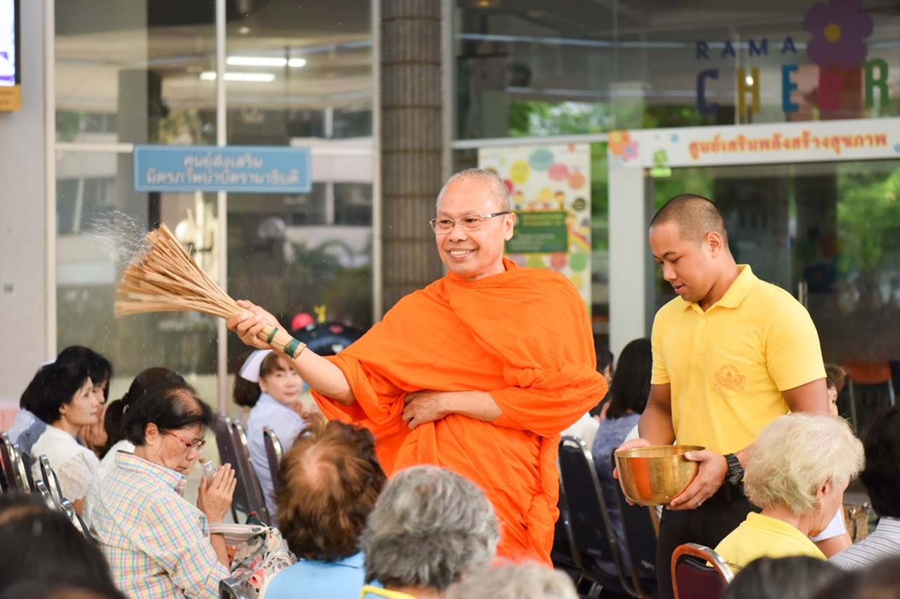 ทำบุญเดือนเกิดบุคลากร ประจำเดือนเมษายน 