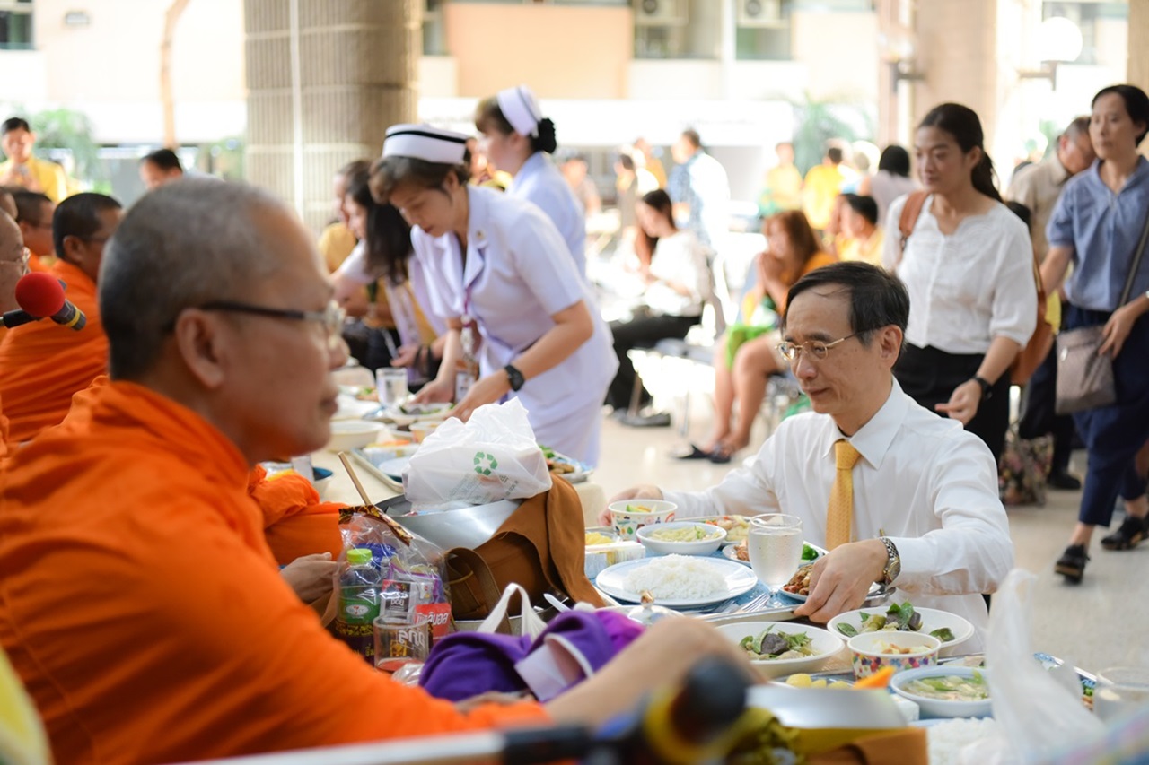 ทำบุญเดือนเกิดบุคลากร ประจำเดือนเมษายน 