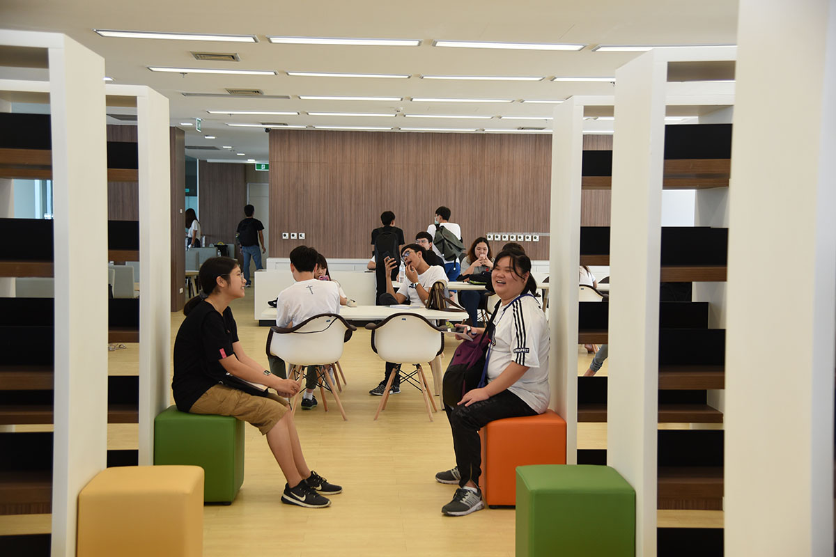 บรรยายพิเศษและฉีดวัคซีนป้องกันไข้หวัดใหญ่ถวายแก่คณะสงฆ์