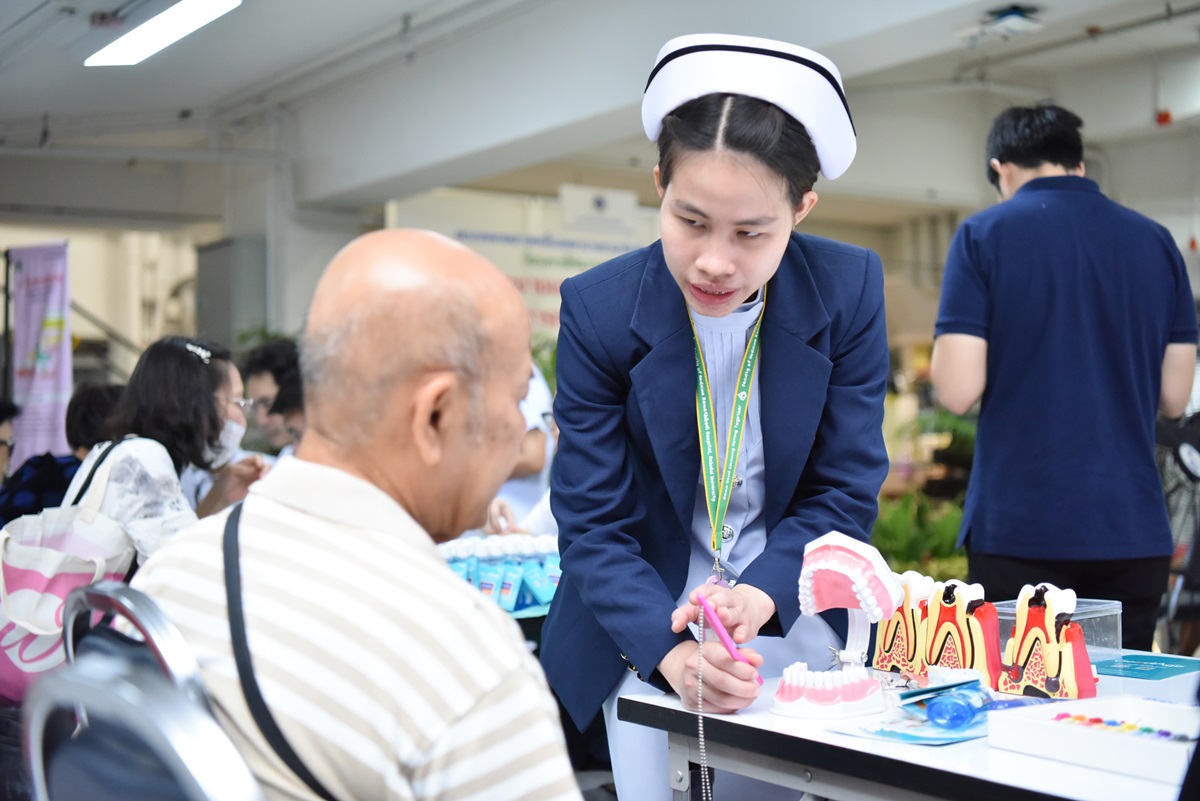 โครงการให้ความรู้แก่ประชาชน เรื่อง ประชาชนยุคใหม่ใส่ใจการกลืน เพราะการกลืนไม่ใช่เรื่องกล้วย