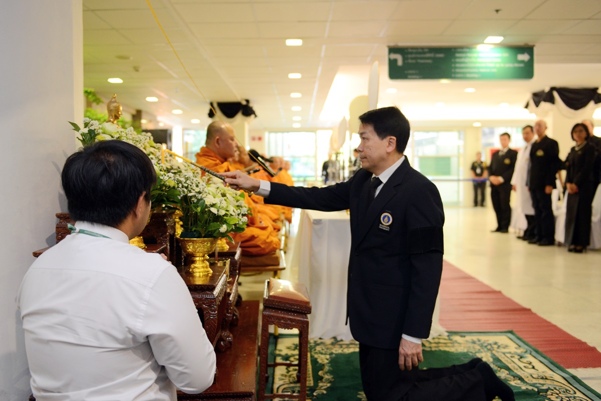พิธีทำบุญตักบาตรเนื่องในโอกาส ส่งท้ายปีเก่าต้อนรับปีใหม่ 2561 พิธีทำบุญตักบาตรเนื่องในโอกาส ส่งท้ายปีเก่าต้อนรับปีใหม่ 2561