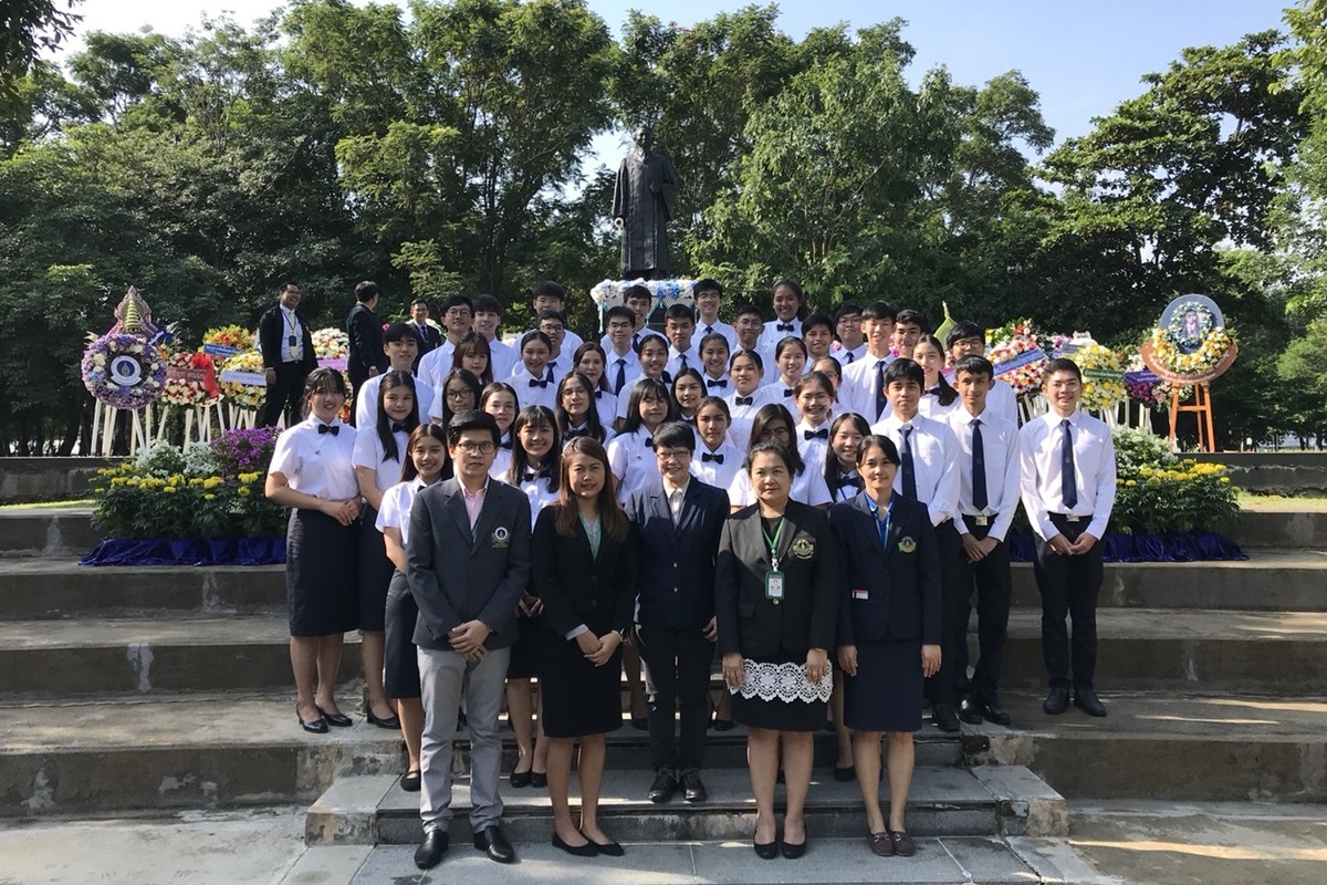 ประชุมวิชาการ การบริหารขากรรไกร คอ บ่า ไหล่ ในผู้ป่วยมะเร็งศีรษะและลำคอที่ได้รับรังสีรักษา และพิธีรดน้ำขอพรเนื่องในเทศกาลสงกรานต์