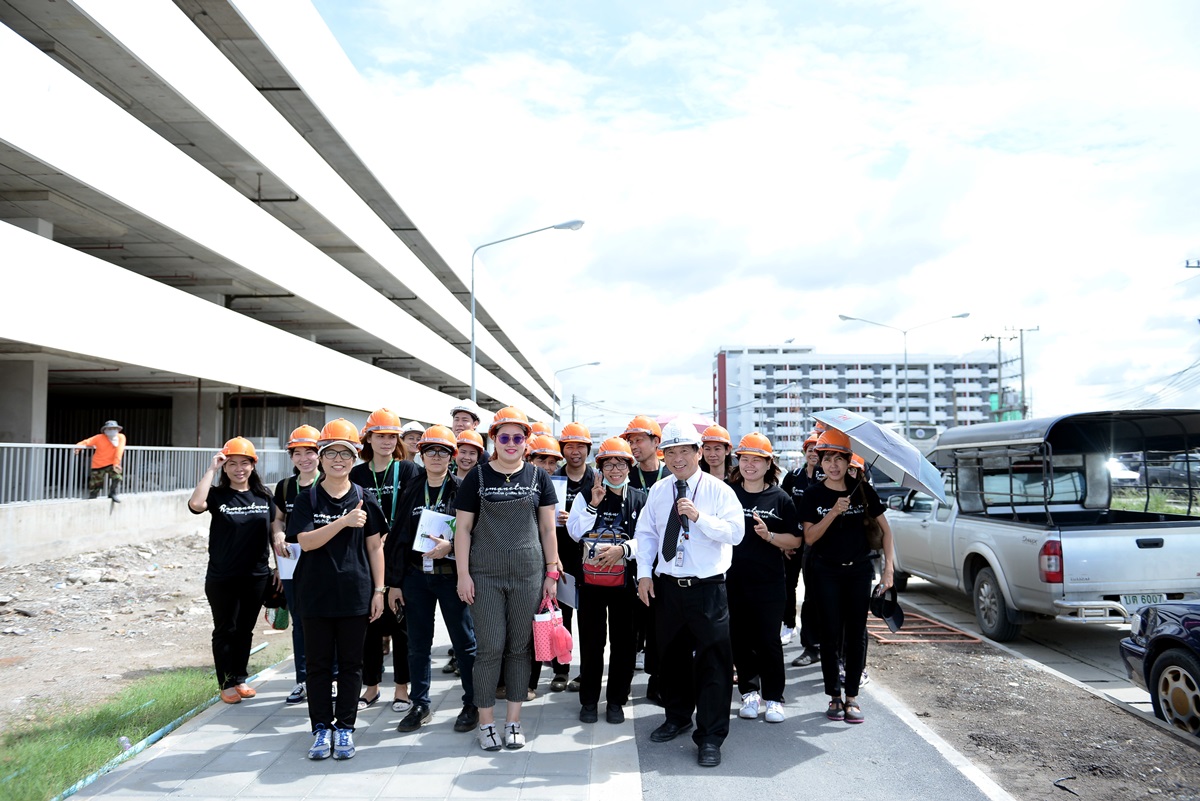พิธีวางพวงมาลาถวายสักการะพระบรมรูปสมเด็จพระมหิตลาธิเบศร อดุลยเดชวิกรมพระบรมราชชนก เนื่องในวันมหิดล ประจำปีพุทธศักราช ๒๕๖๑ 