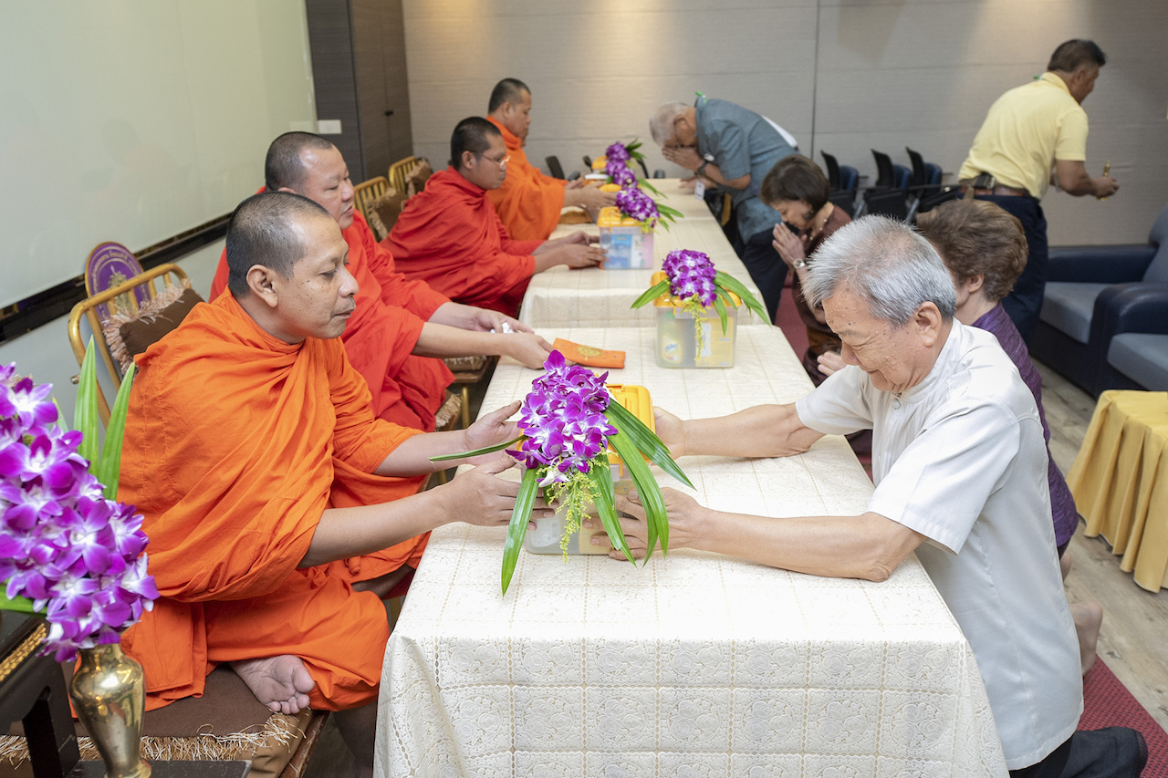 พิธีเปิดห้องประชุมรจิต บุรี และ มุทิตาจิตแก่อาจารย์อาวุโสภาควิชาอายุรศาสตร์