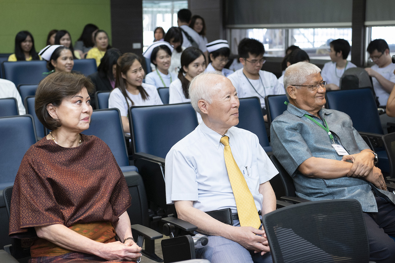 พิธีเปิดห้องประชุมรจิต บุรี และ มุทิตาจิตแก่อาจารย์อาวุโสภาควิชาอายุรศาสตร์