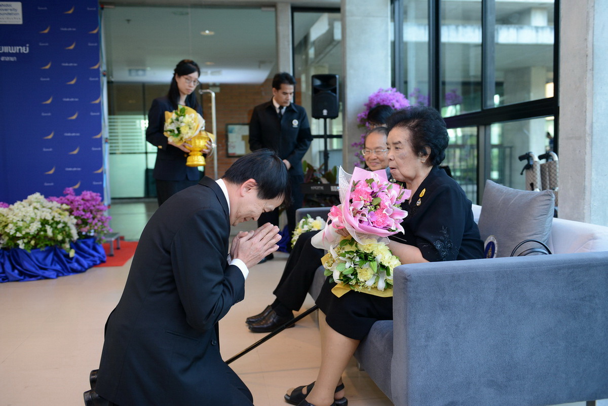 ละครเวทีรอบการกุศล เรื่อง “สี่แผ่นดิน” เพื่อสถาบันการแพทย์จักรีนฤบดินทร์ ละครเวทีรอบการกุศล เรื่อง “สี่แผ่นดิน” เพื่อสถาบันการแพทย์จักรีนฤบดินทร์