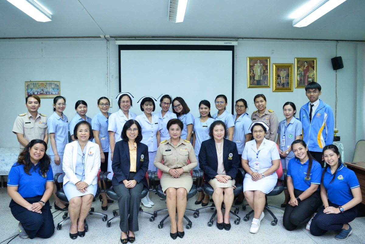 พิธีวางพวงมาลาถวายสักการะพระบรมรูปสมเด็จพระมหิตลาธิเบศร อดุลยเดชวิกรมพระบรมราชชนก เนื่องในวันมหิดล ประจำปีพุทธศักราช ๒๕๖๑ 